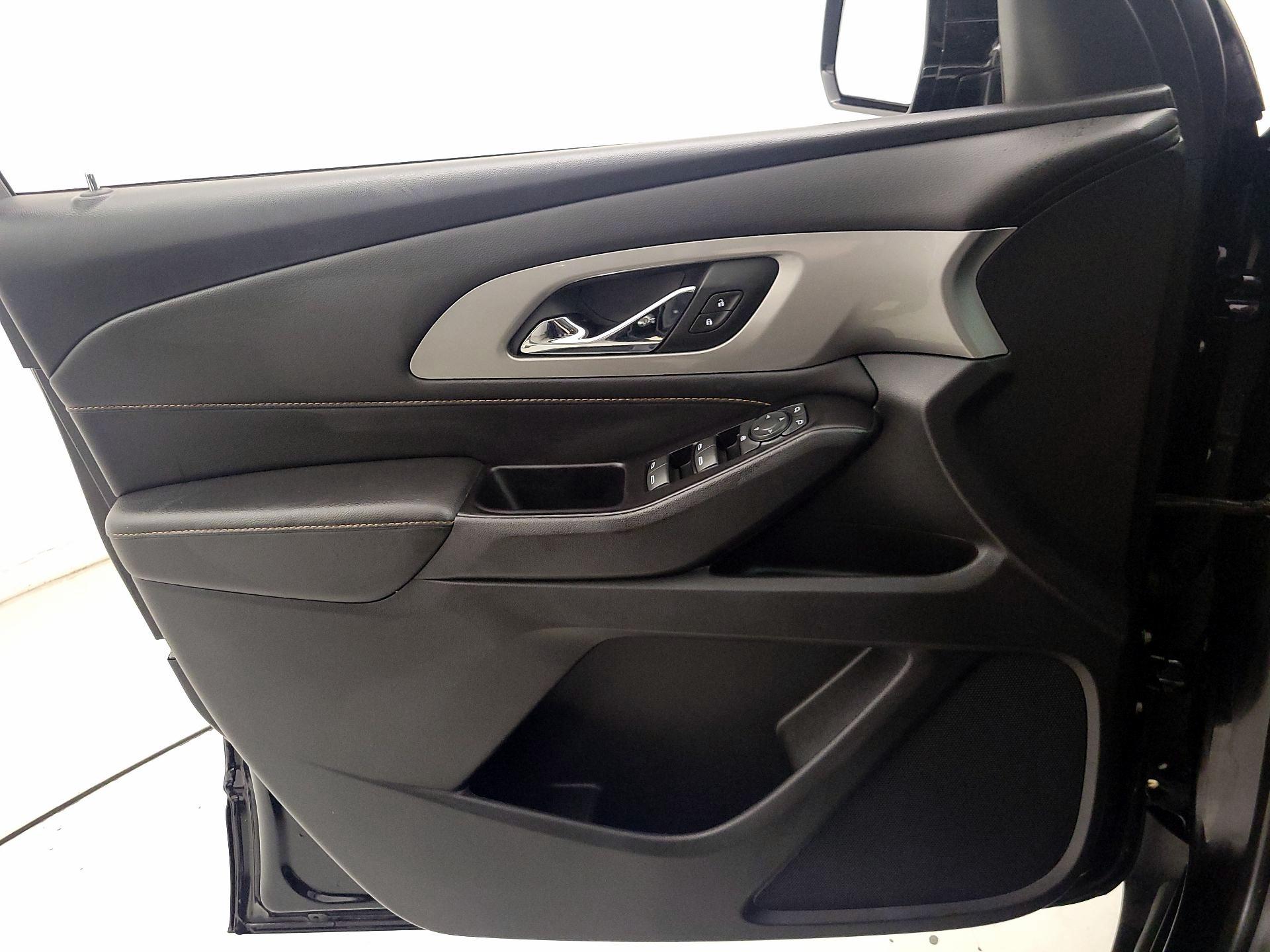 Thumbnail: 2020 Chevrolet Traverse - 12