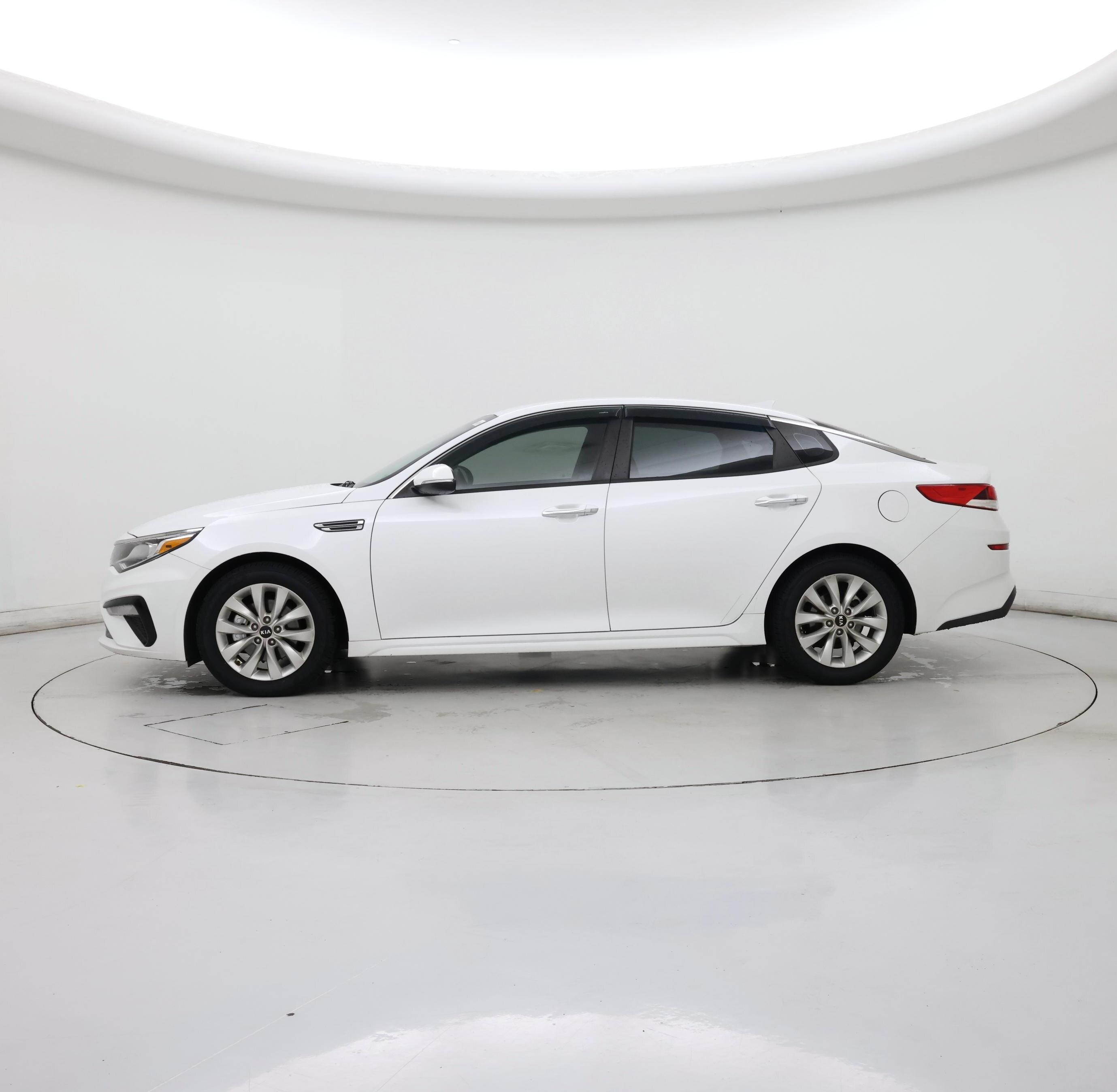 Thumbnail: 2019 Kia Optima - 3