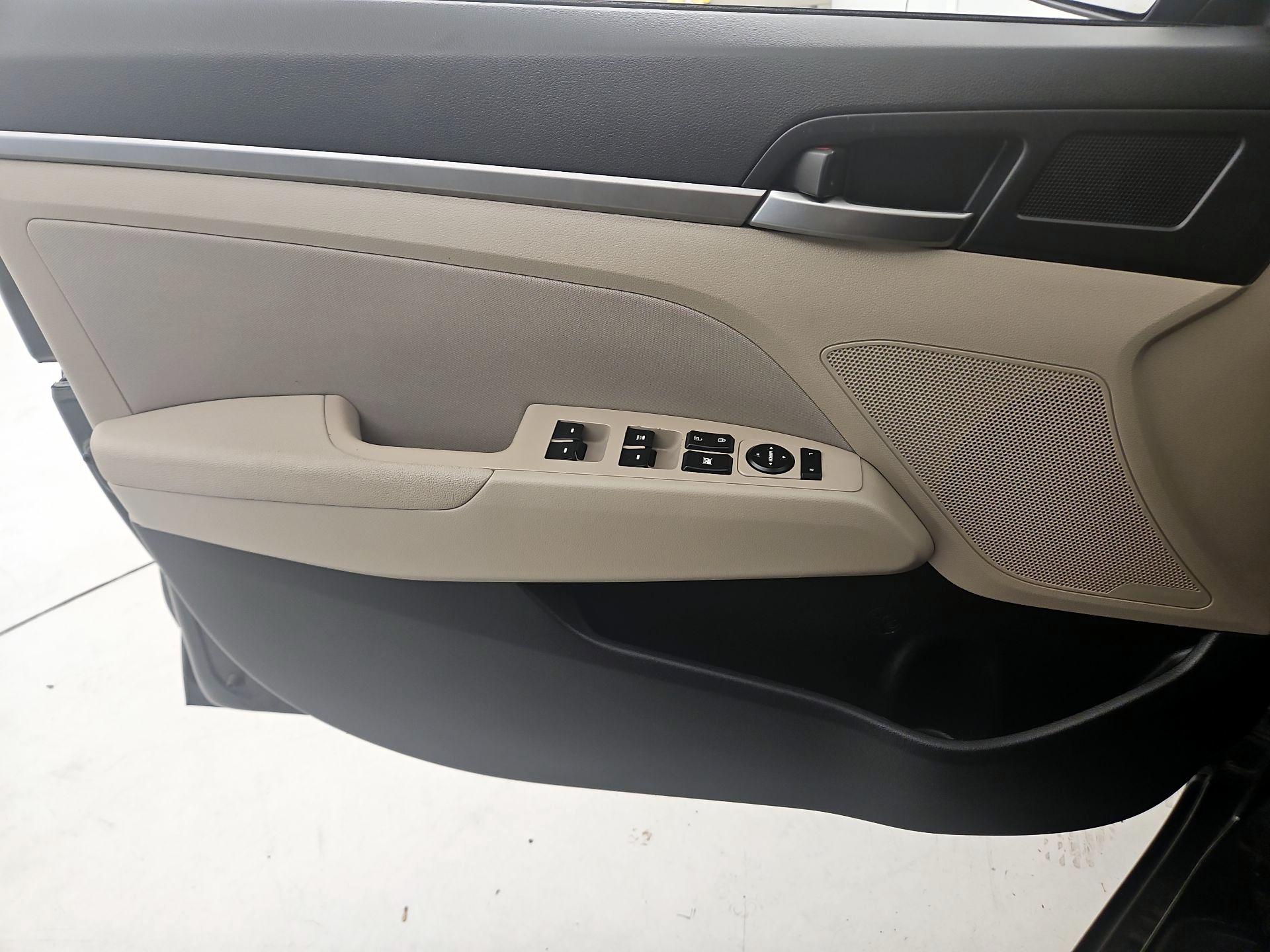 Thumbnail: 2017 Hyundai Elantra - 12