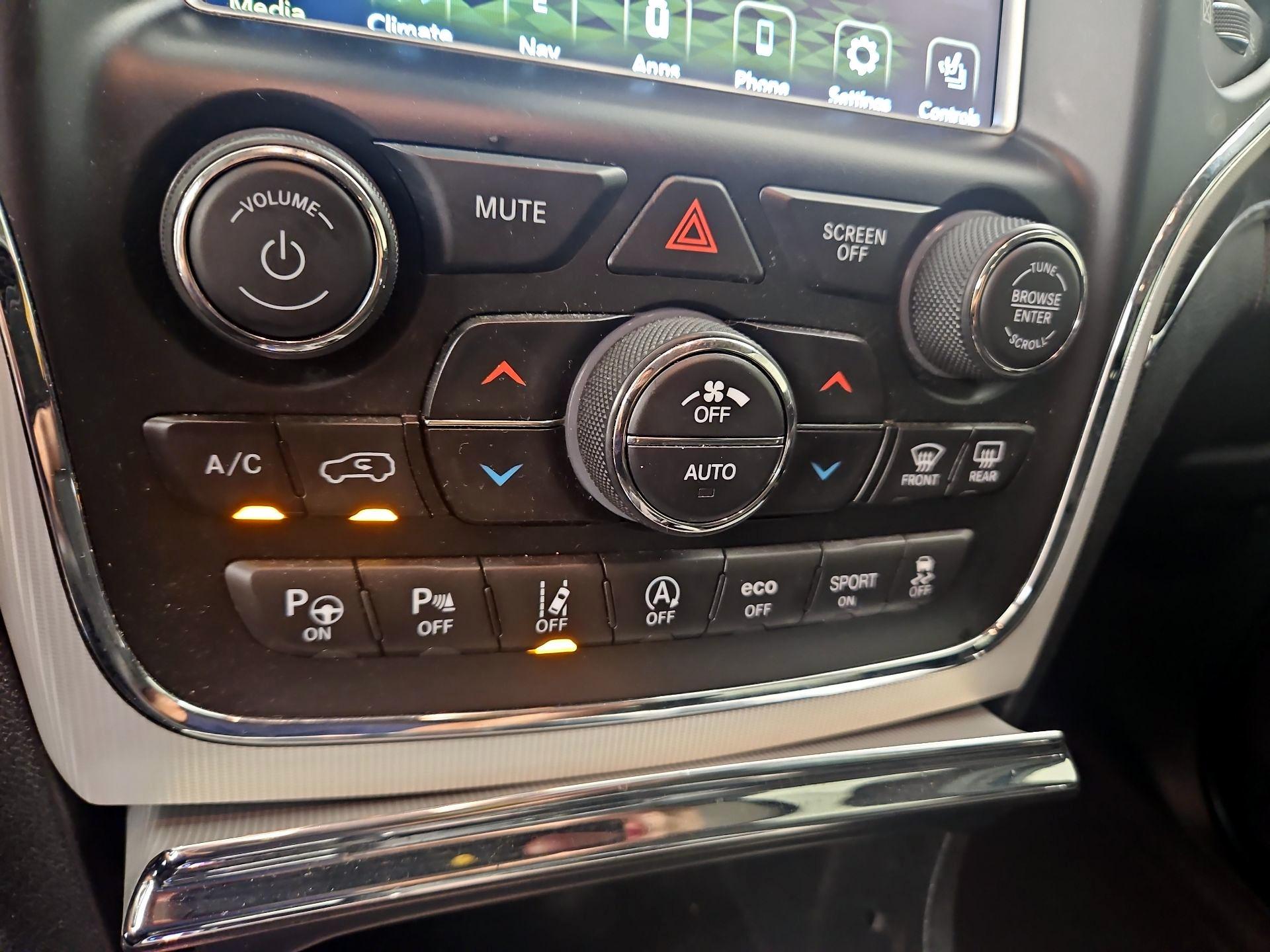 Thumbnail: 2018 Jeep Grand Cherokee - 17