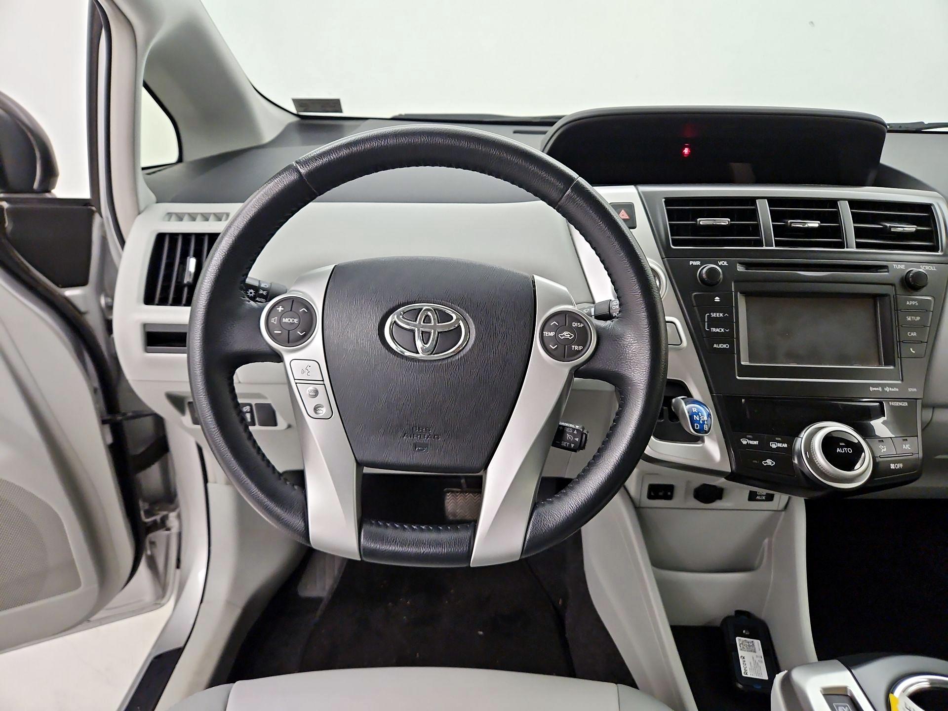 Thumbnail: 2014 Toyota Prius v - 10