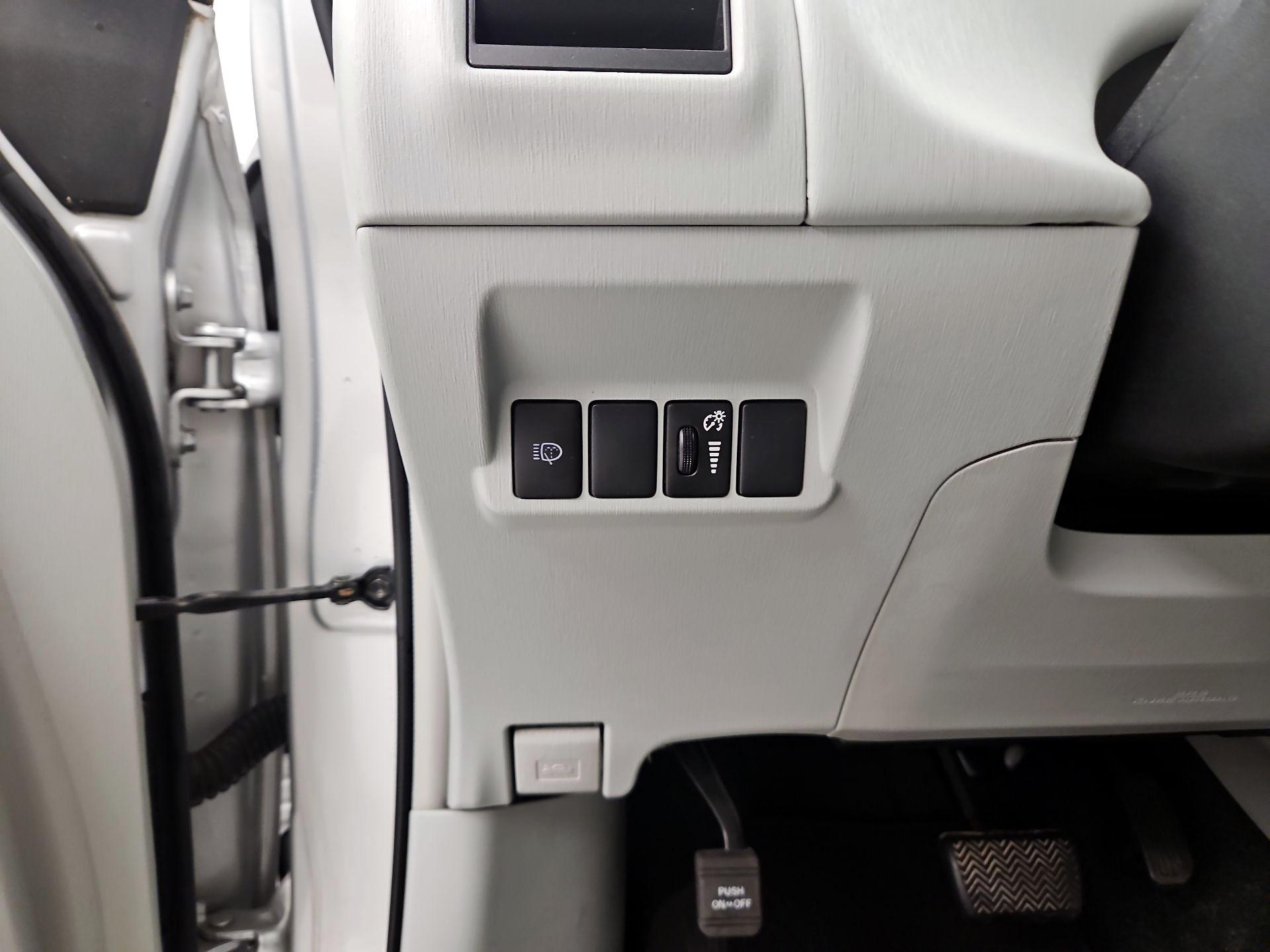 Thumbnail: 2014 Toyota Prius v - 13