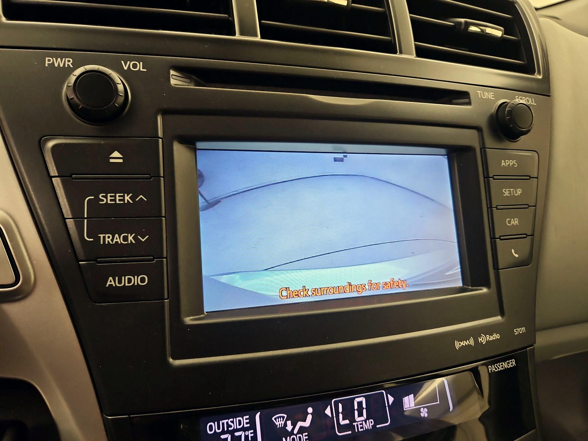 Thumbnail: 2014 Toyota Prius v - 14