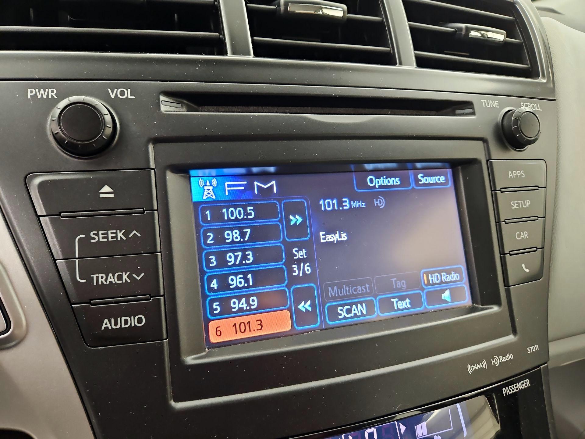 Thumbnail: 2014 Toyota Prius v - 15