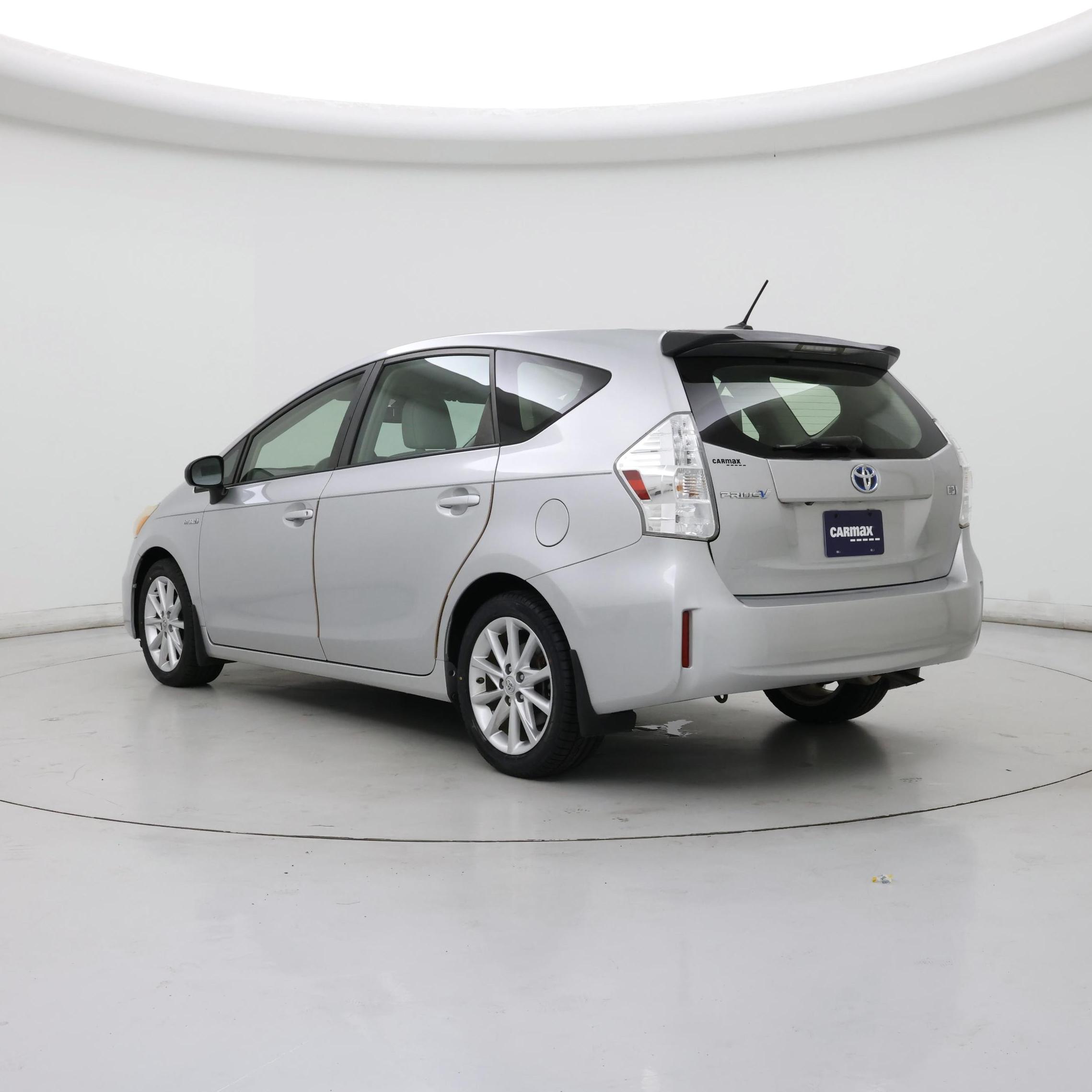 Thumbnail: 2014 Toyota Prius v - 2