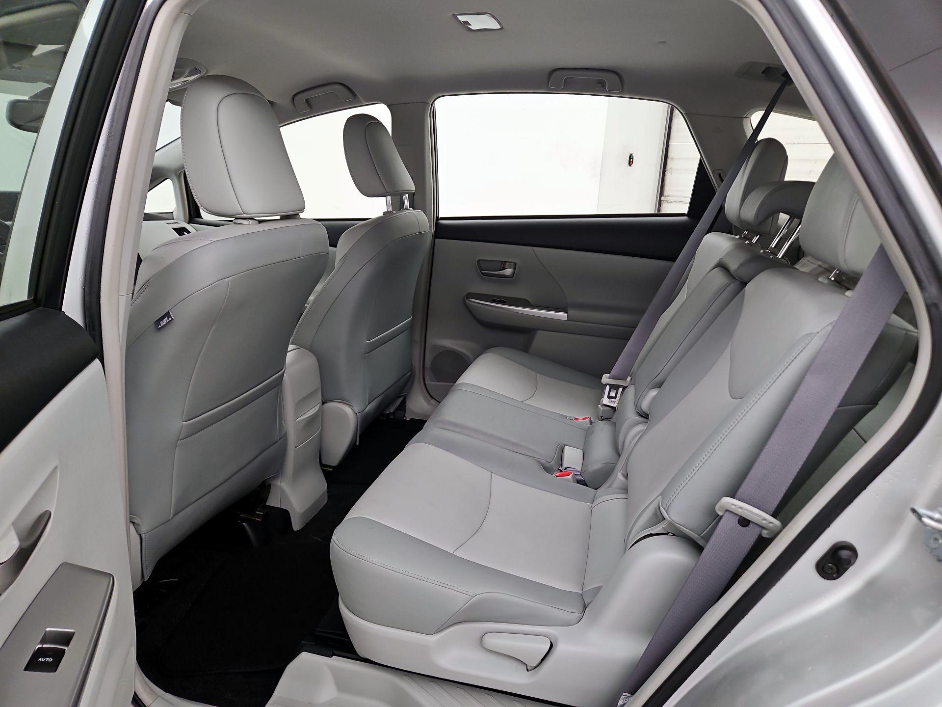 Thumbnail: 2014 Toyota Prius v - 19