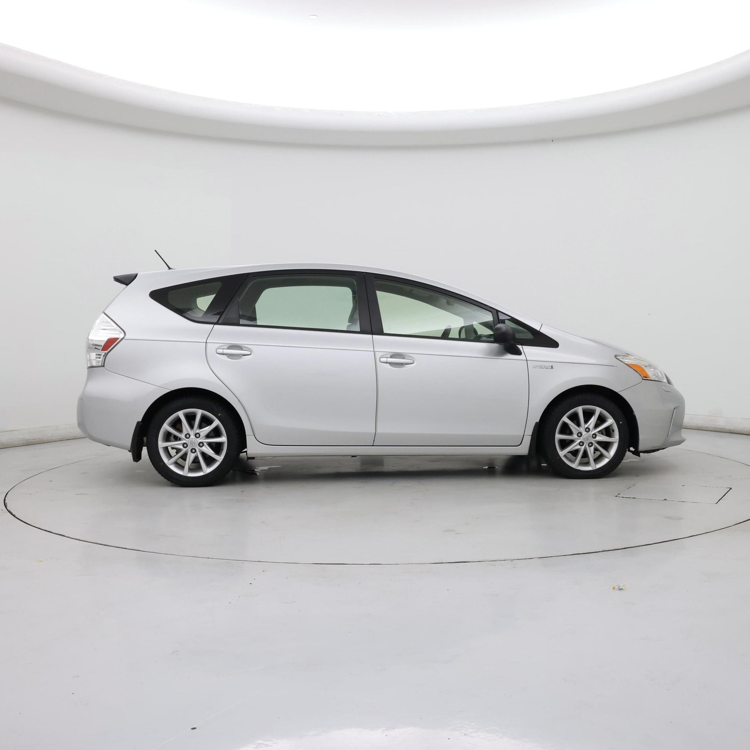 Thumbnail: 2014 Toyota Prius v - 7