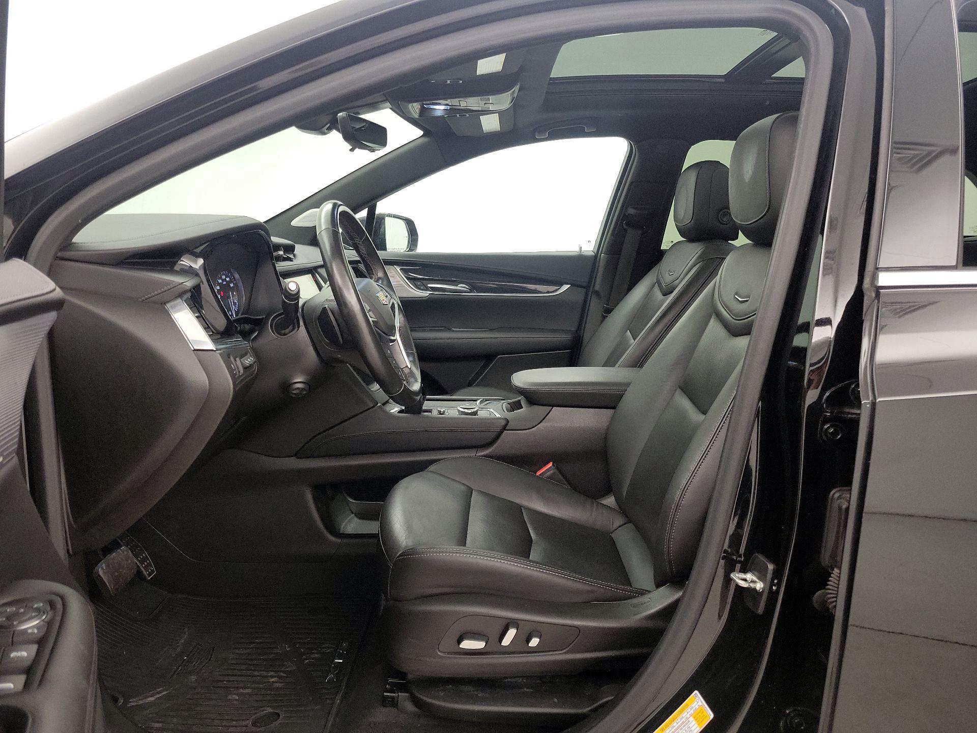 Thumbnail: 2023 Cadillac XT5 - 11