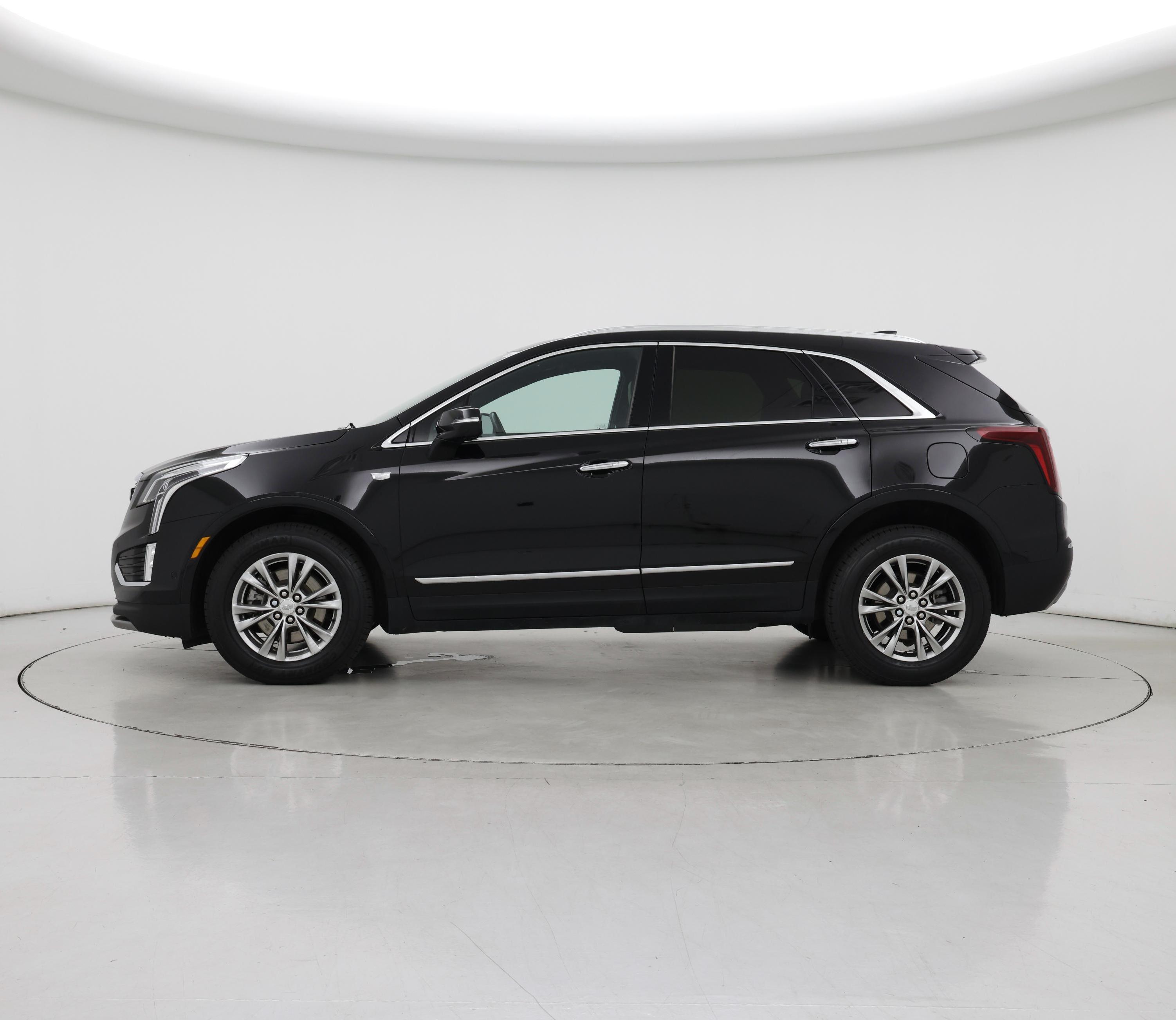 Thumbnail: 2023 Cadillac XT5 - 3