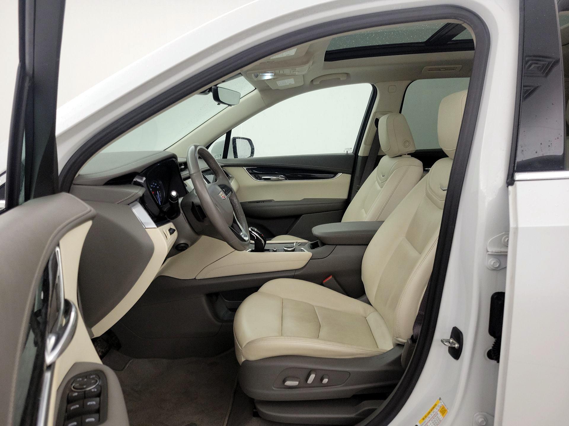 Thumbnail: 2022 Cadillac XT6 - 11