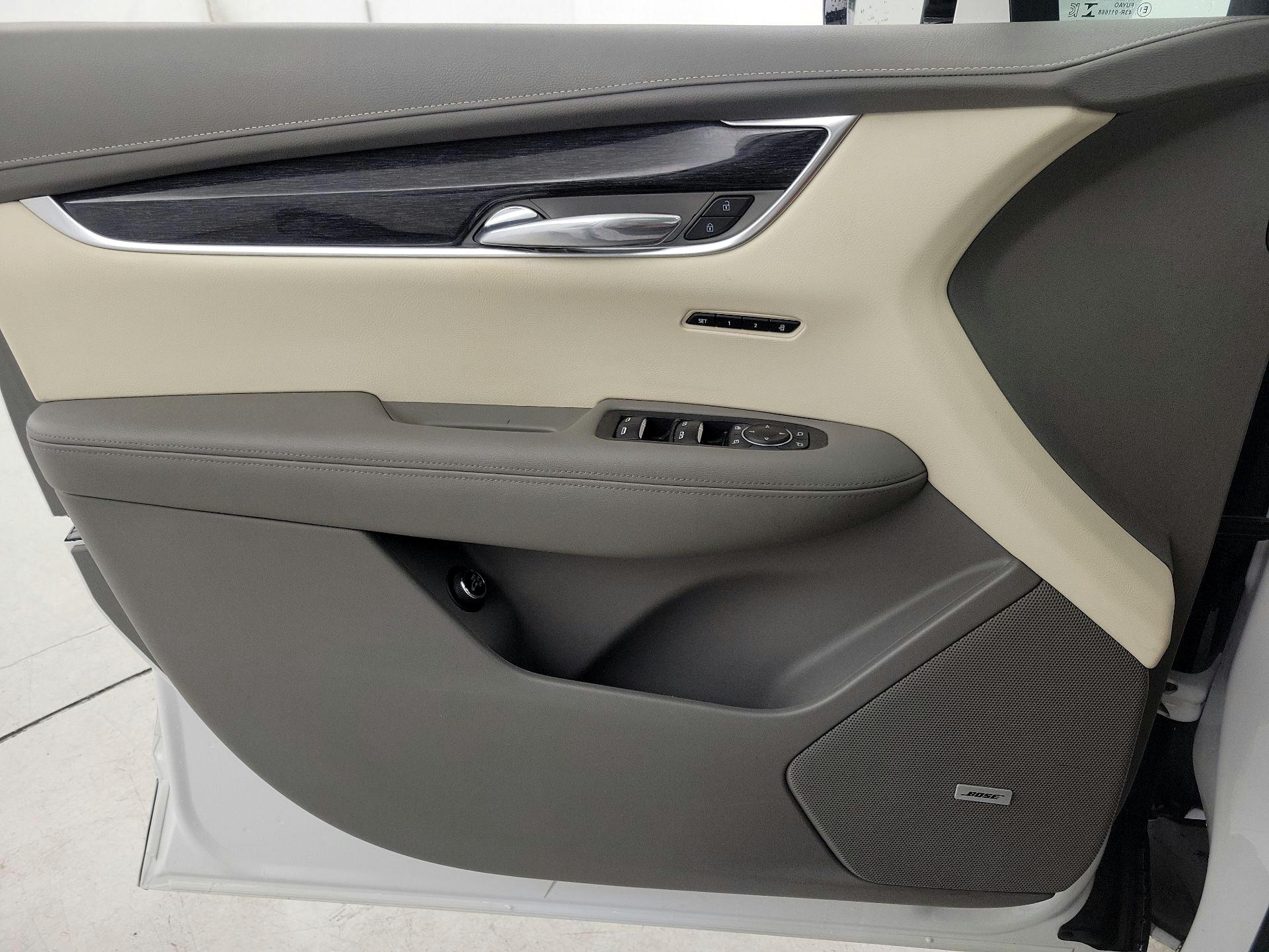 Thumbnail: 2022 Cadillac XT6 - 12