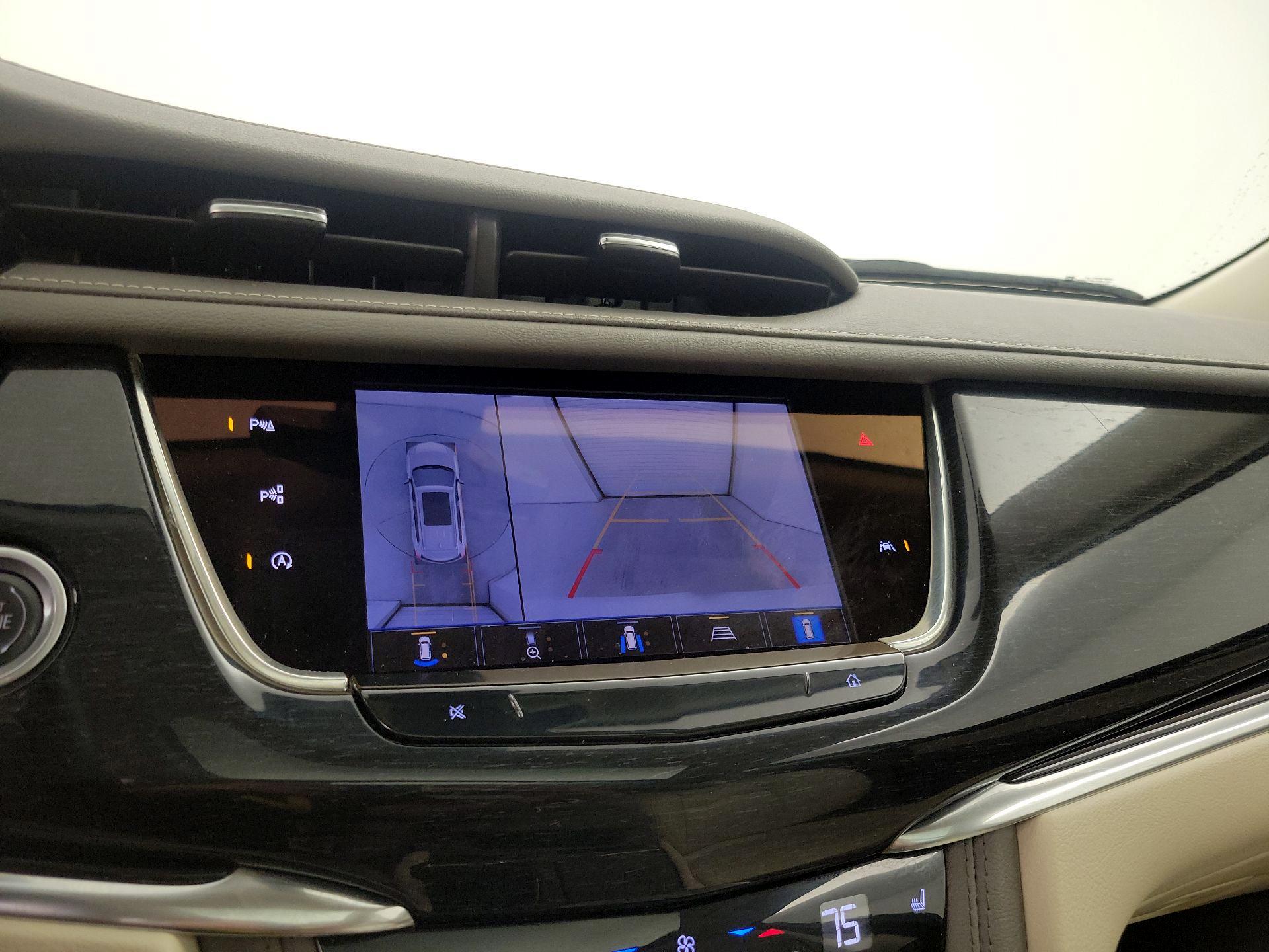 Thumbnail: 2022 Cadillac XT6 - 14