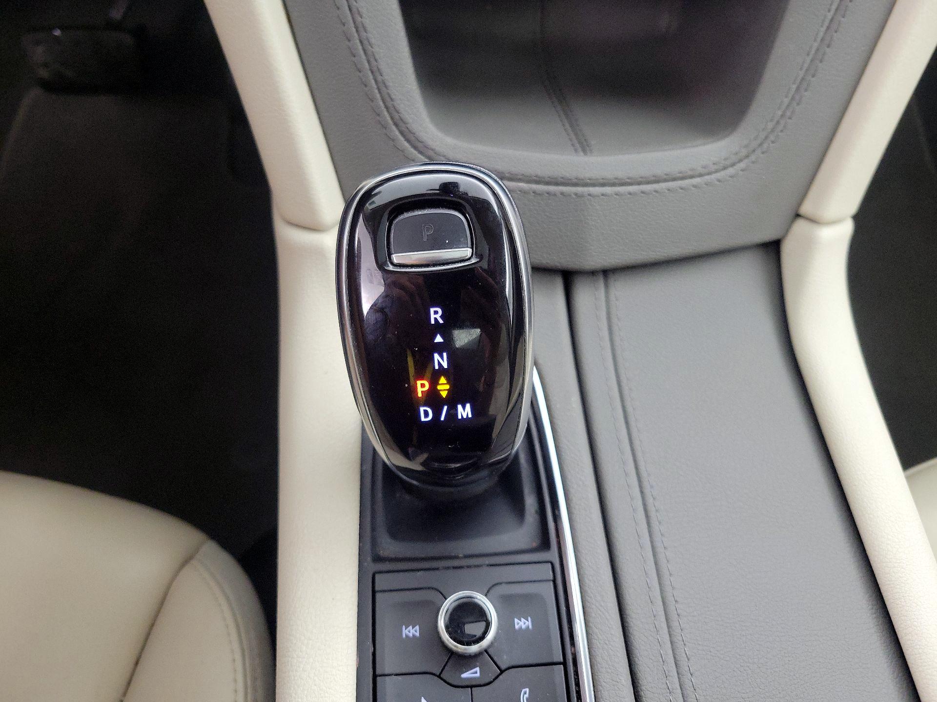 Thumbnail: 2022 Cadillac XT6 - 17