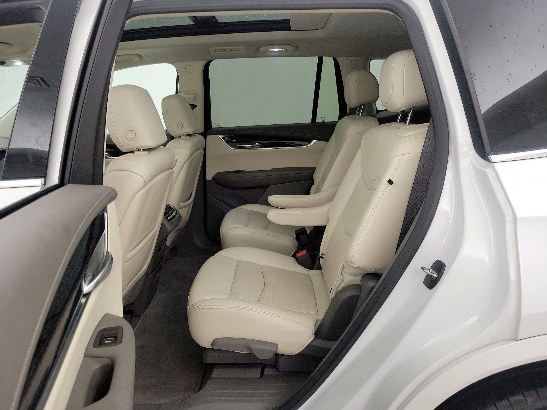 Thumbnail: 2022 Cadillac XT6 - 20
