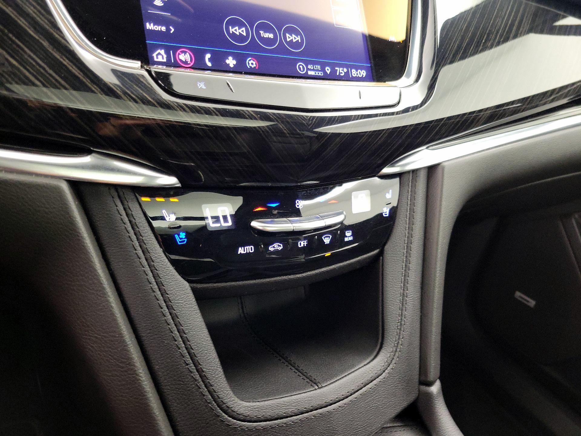 Thumbnail: 2022 Cadillac XT6 - 16