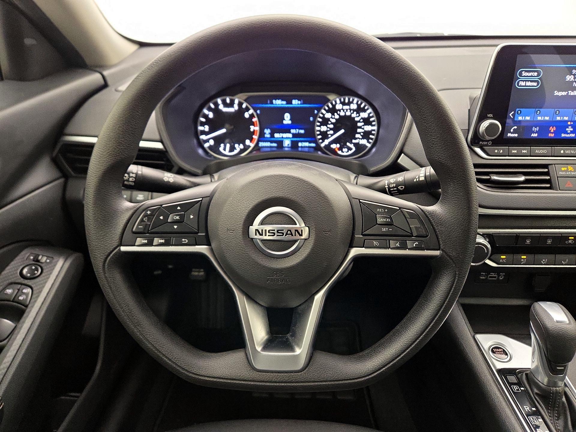 Thumbnail: 2022 Nissan Altima - 10