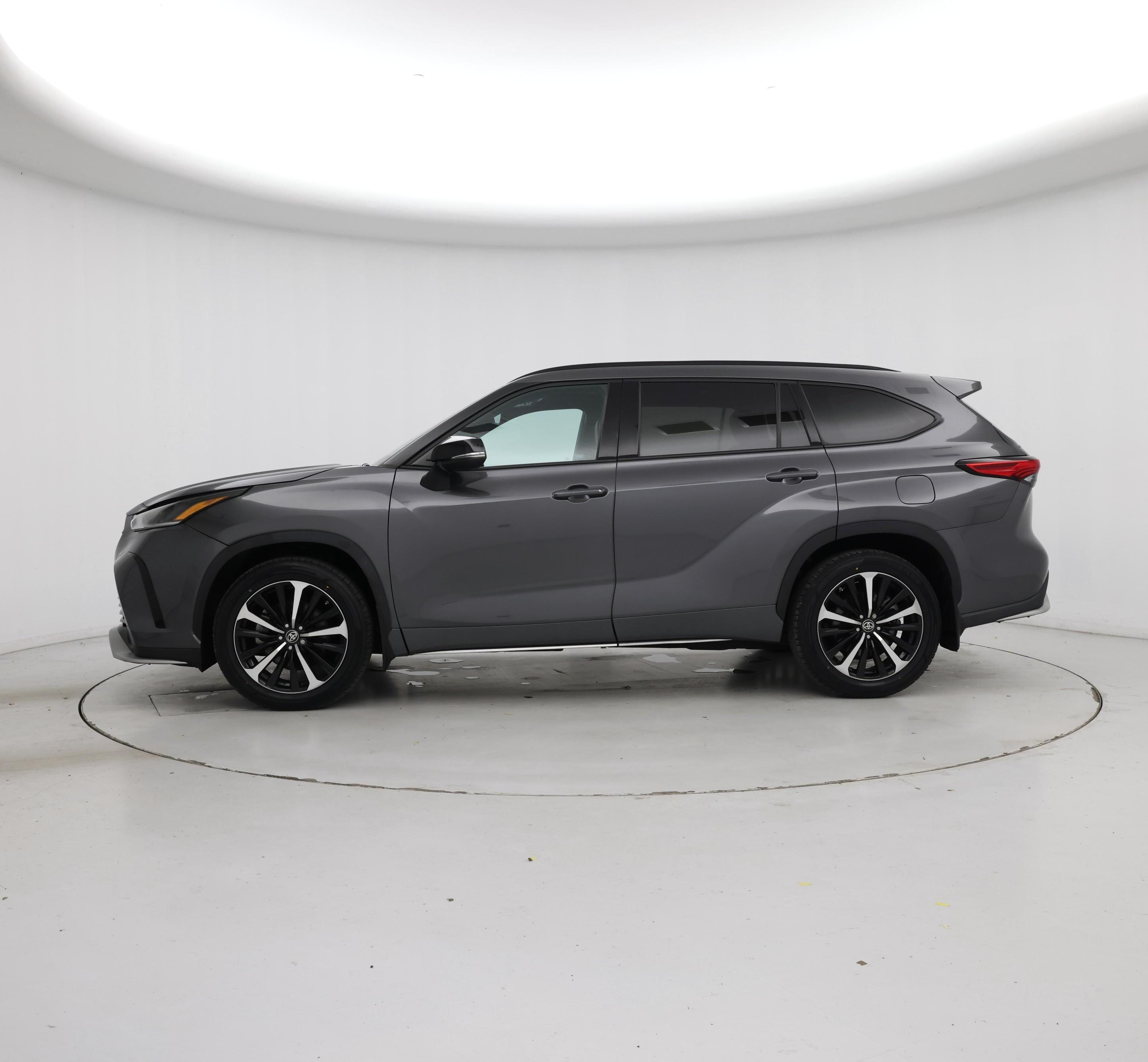 Thumbnail: 2021 Toyota Highlander - 3