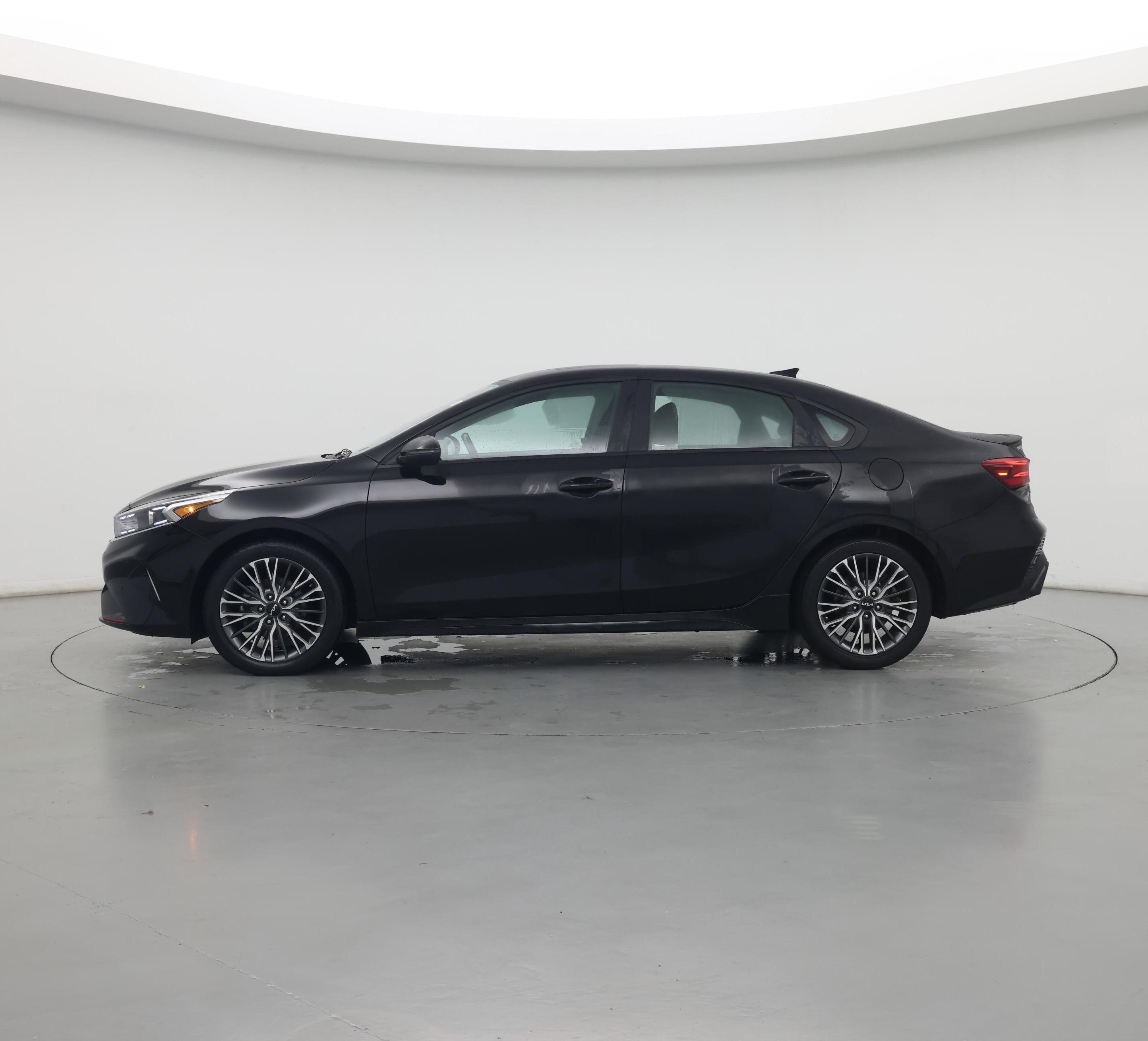 Thumbnail: 2023 Kia Forte - 3