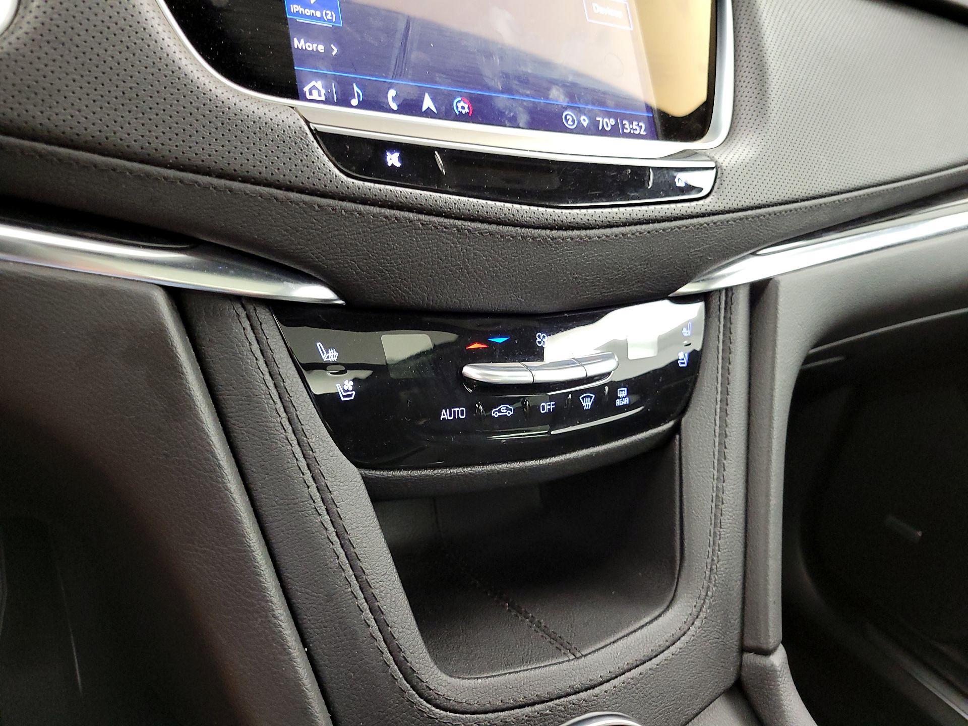 Thumbnail: 2022 Cadillac XT5 - 17