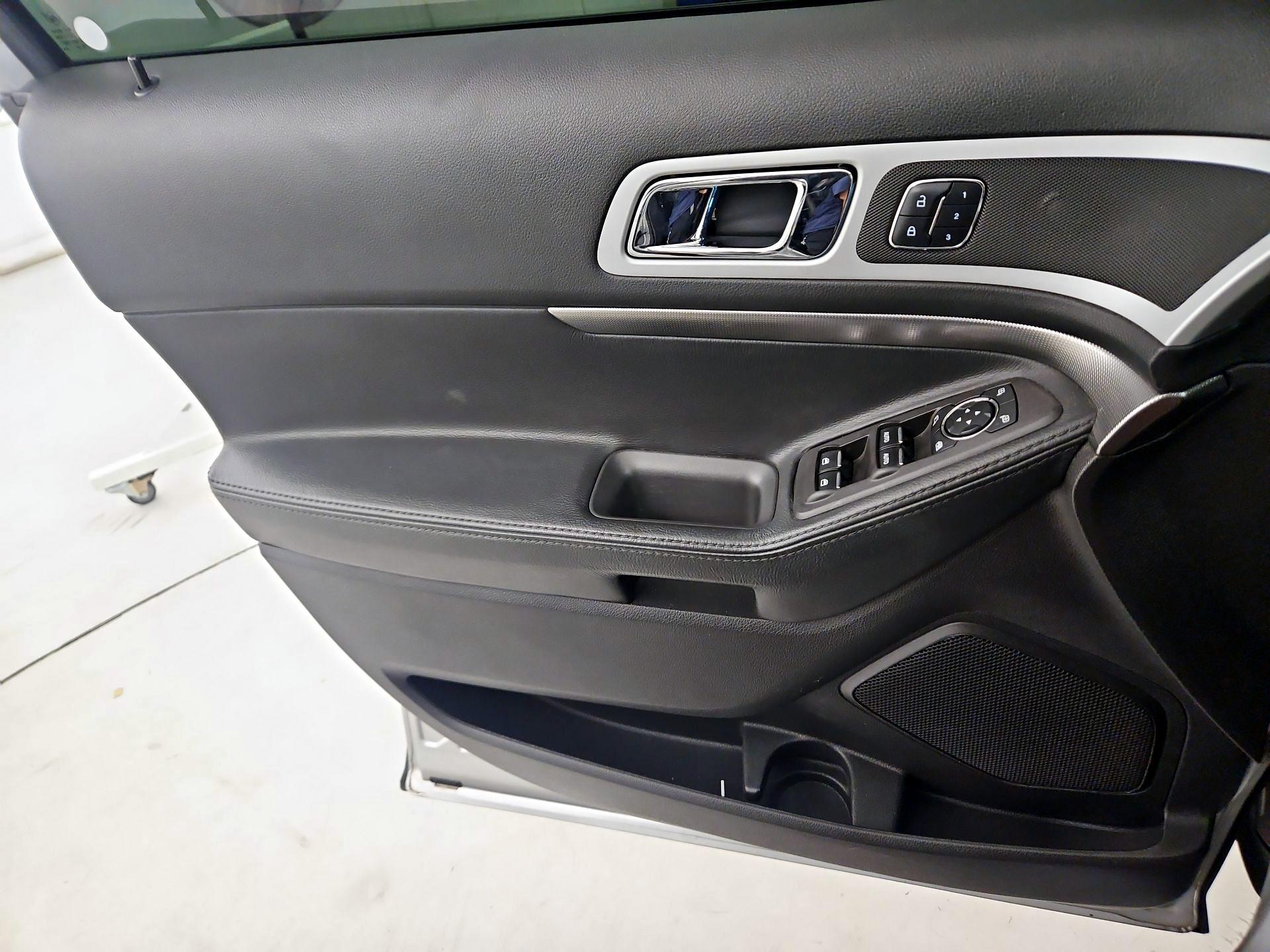 Thumbnail: 2015 Ford Explorer - 12
