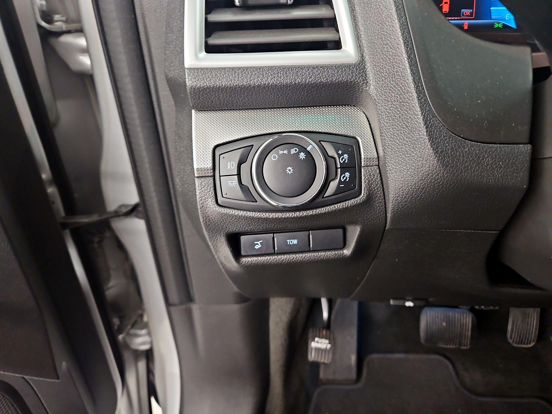 Thumbnail: 2015 Ford Explorer - 13