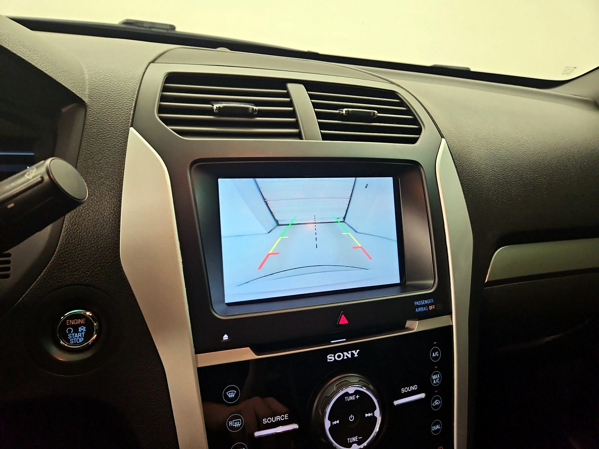 Thumbnail: 2015 Ford Explorer - 15