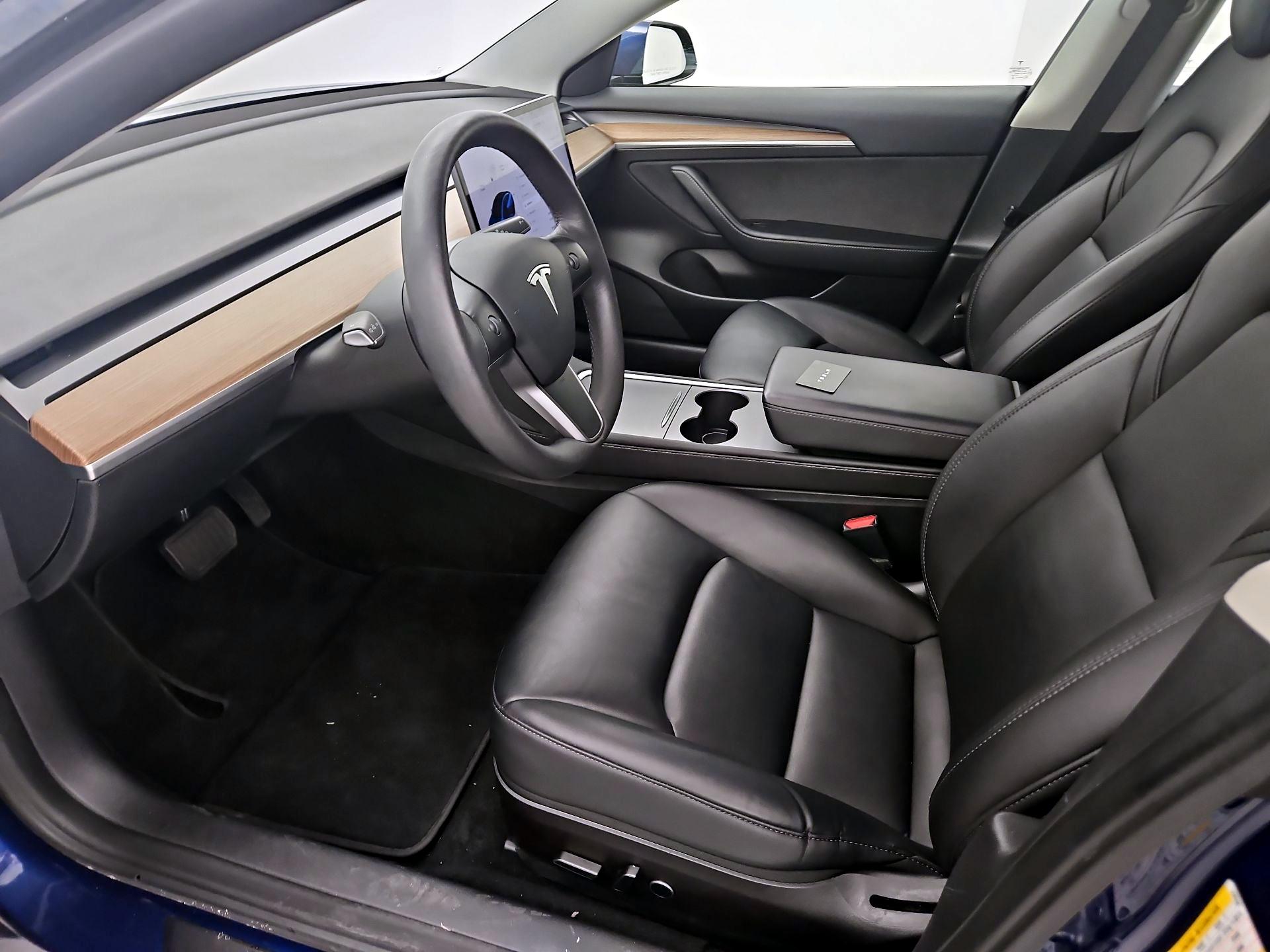 Thumbnail: 2022 Tesla Model 3 - 11