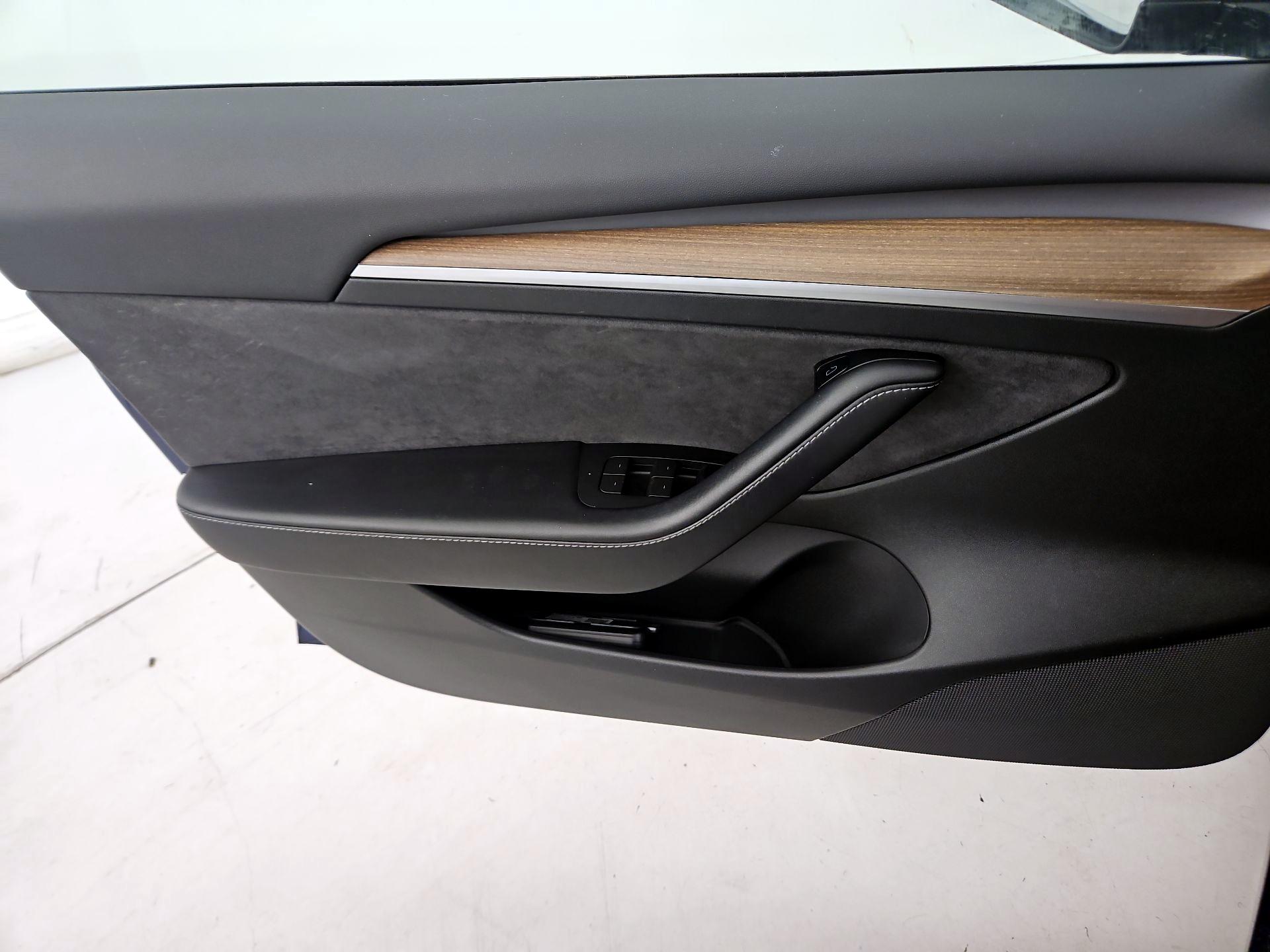 Thumbnail: 2022 Tesla Model 3 - 12