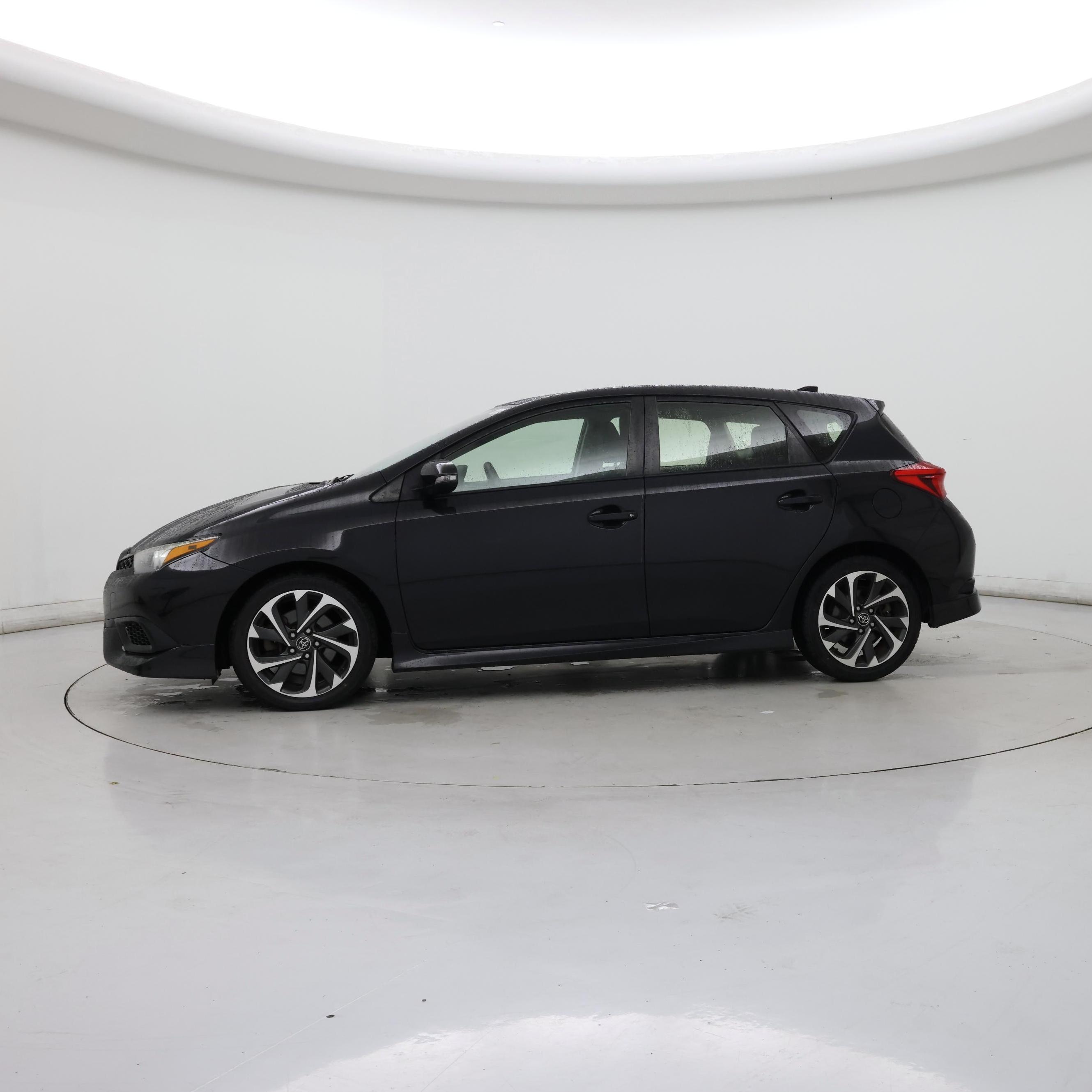 Thumbnail: 2018 Toyota Corolla iM - 3