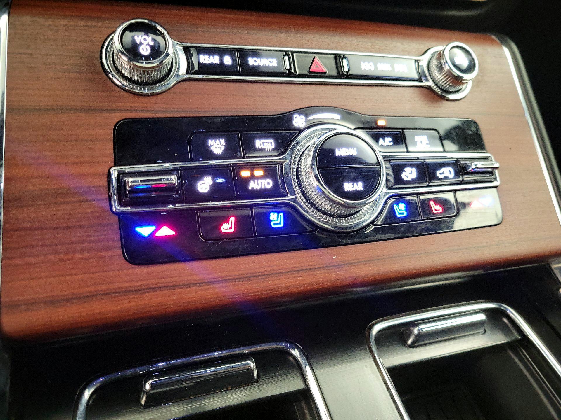 Thumbnail: 2021 Lincoln Aviator - 16