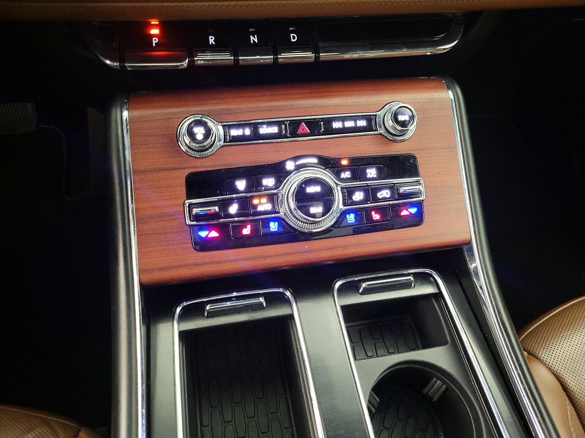 Thumbnail: 2021 Lincoln Aviator - 17