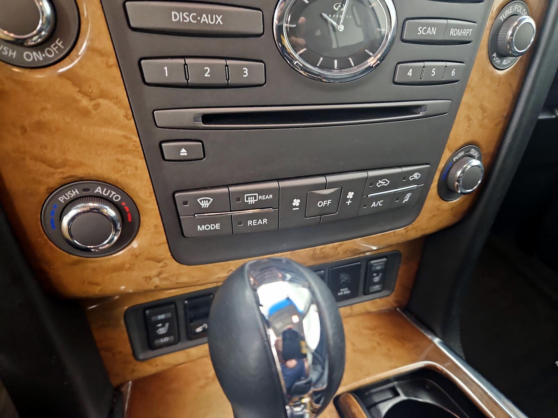 Thumbnail: 2013 INFINITI QX56 - 16