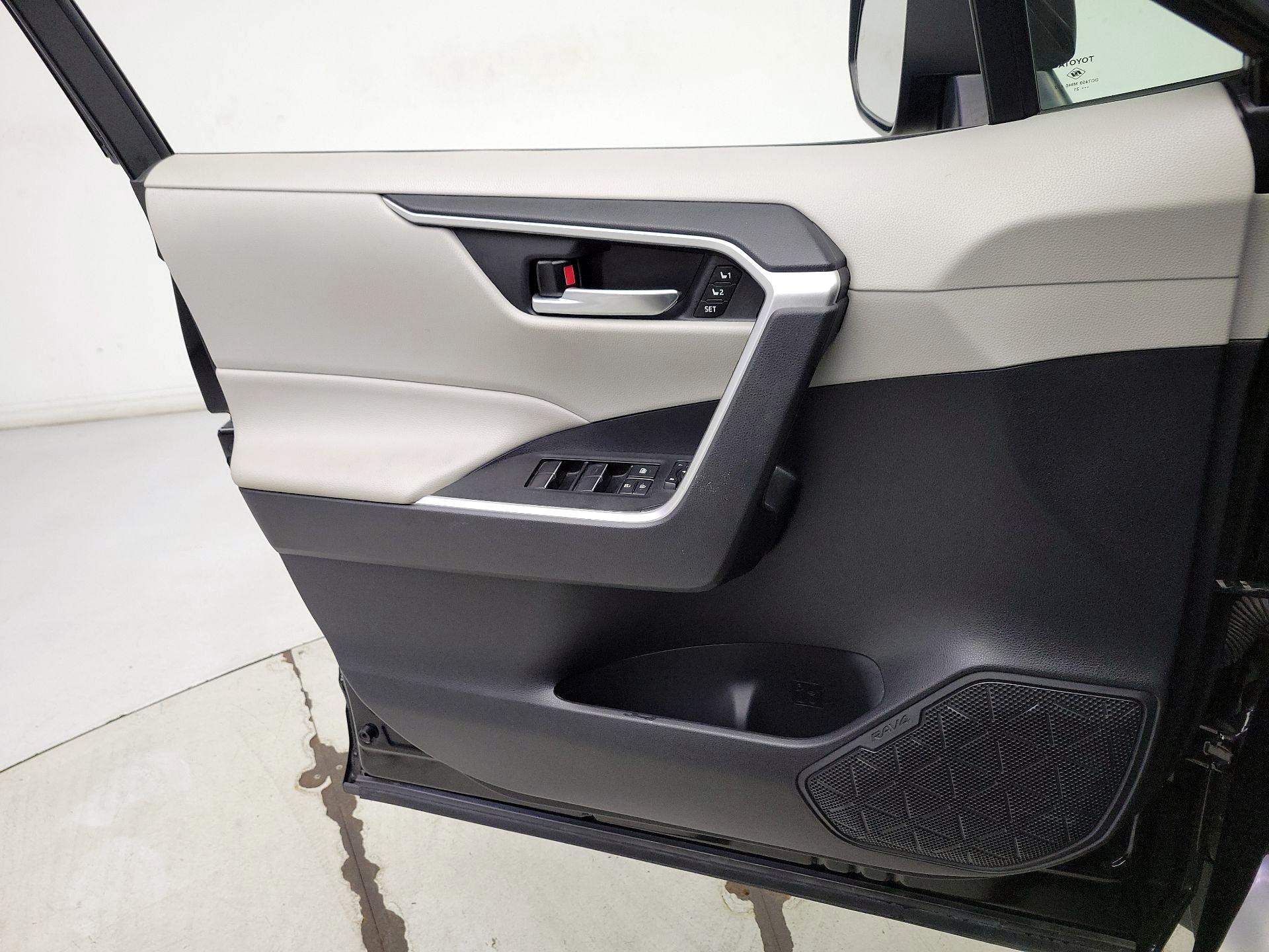 Thumbnail: 2021 Toyota RAV4 - 12