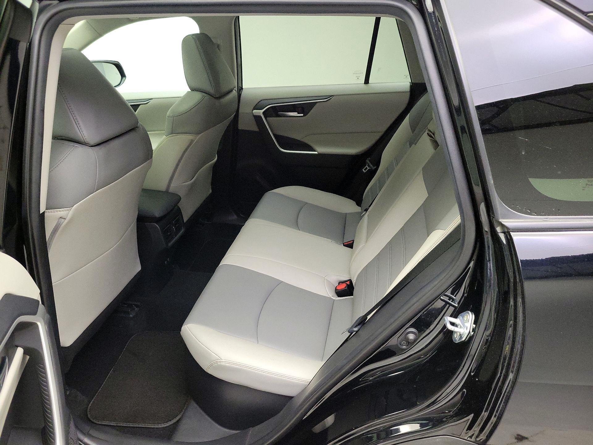 Thumbnail: 2021 Toyota RAV4 - 20