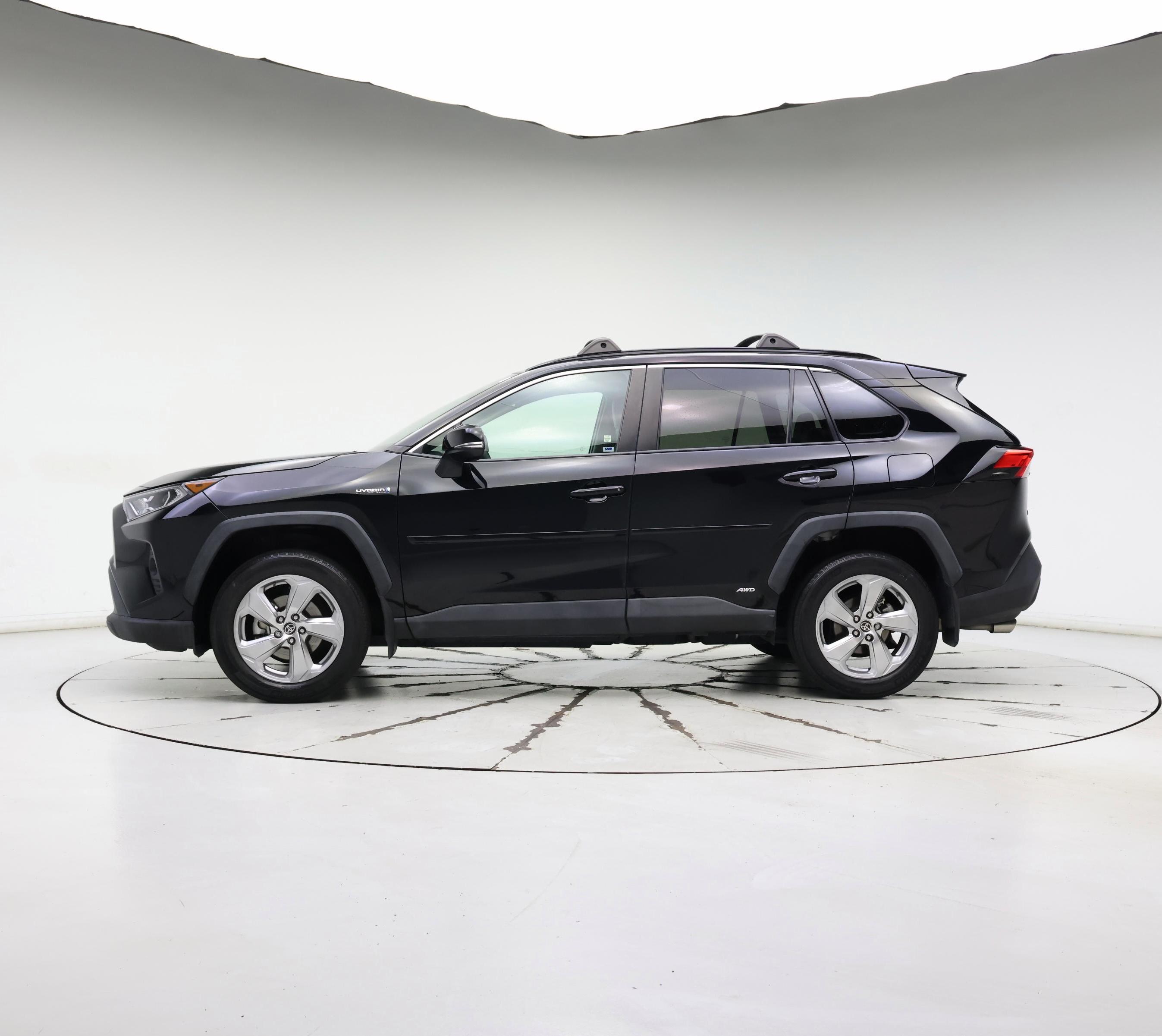 Thumbnail: 2021 Toyota RAV4 - 3