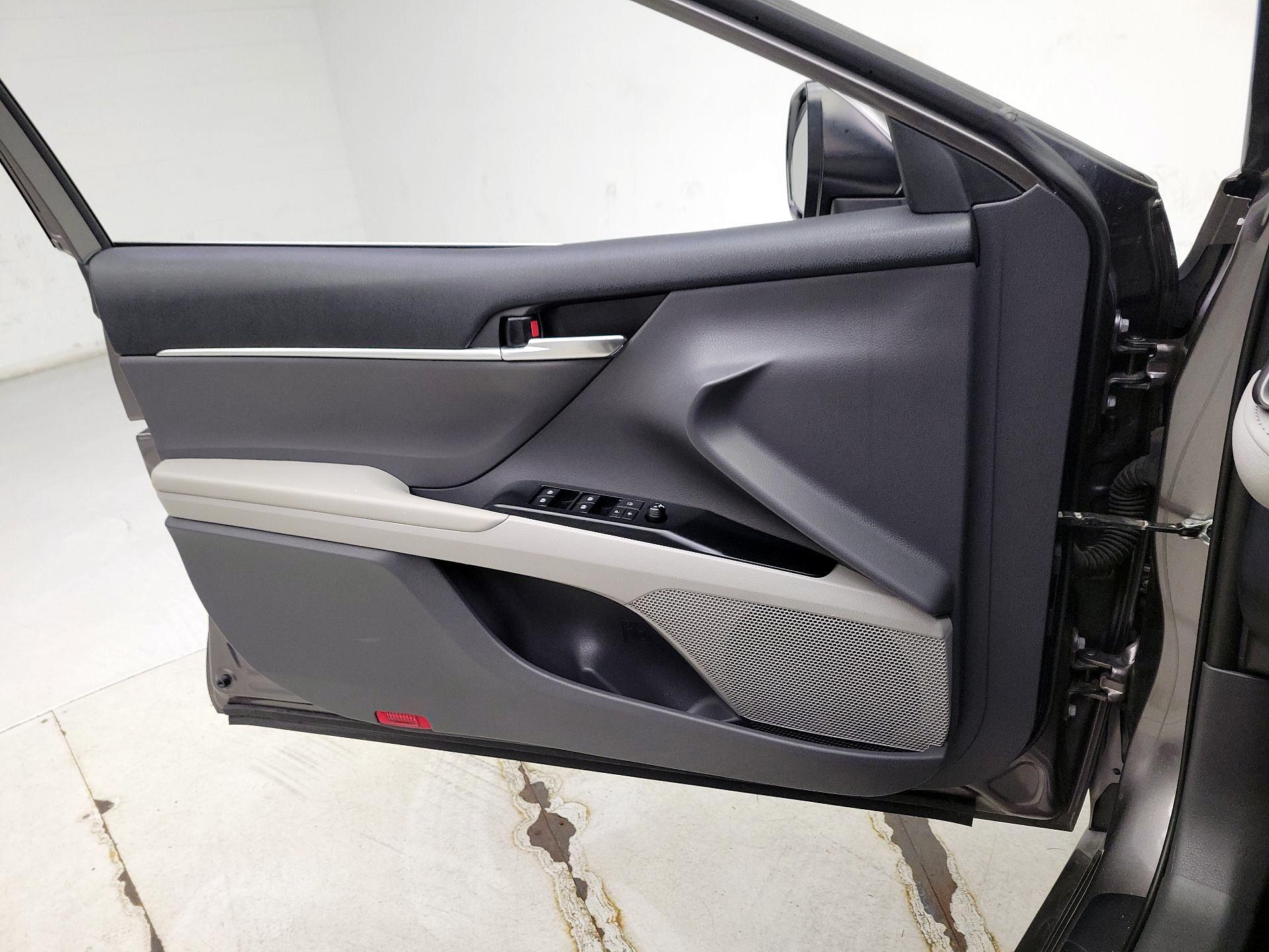 Thumbnail: 2020 Toyota Camry - 12