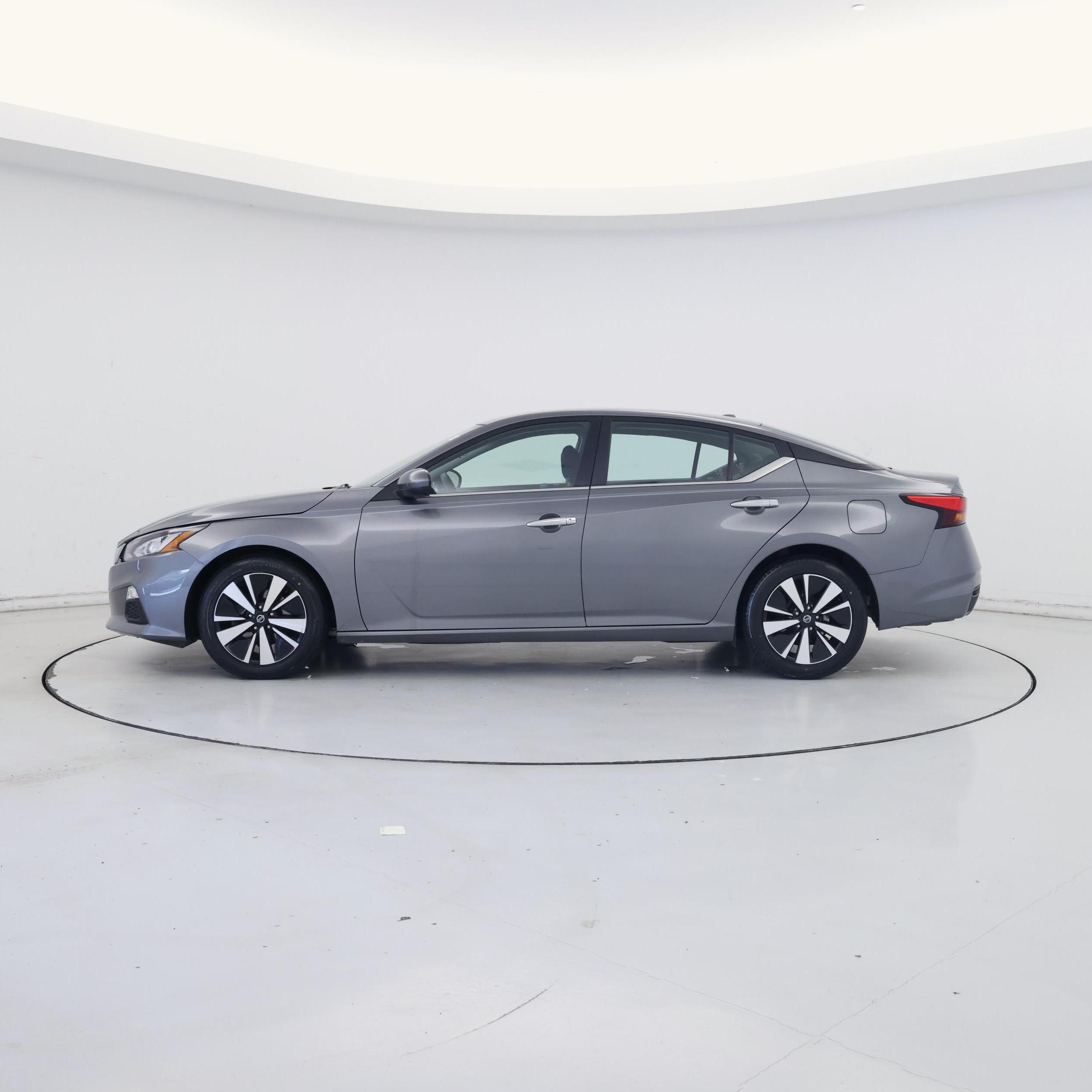 Thumbnail: 2022 Nissan Altima - 3