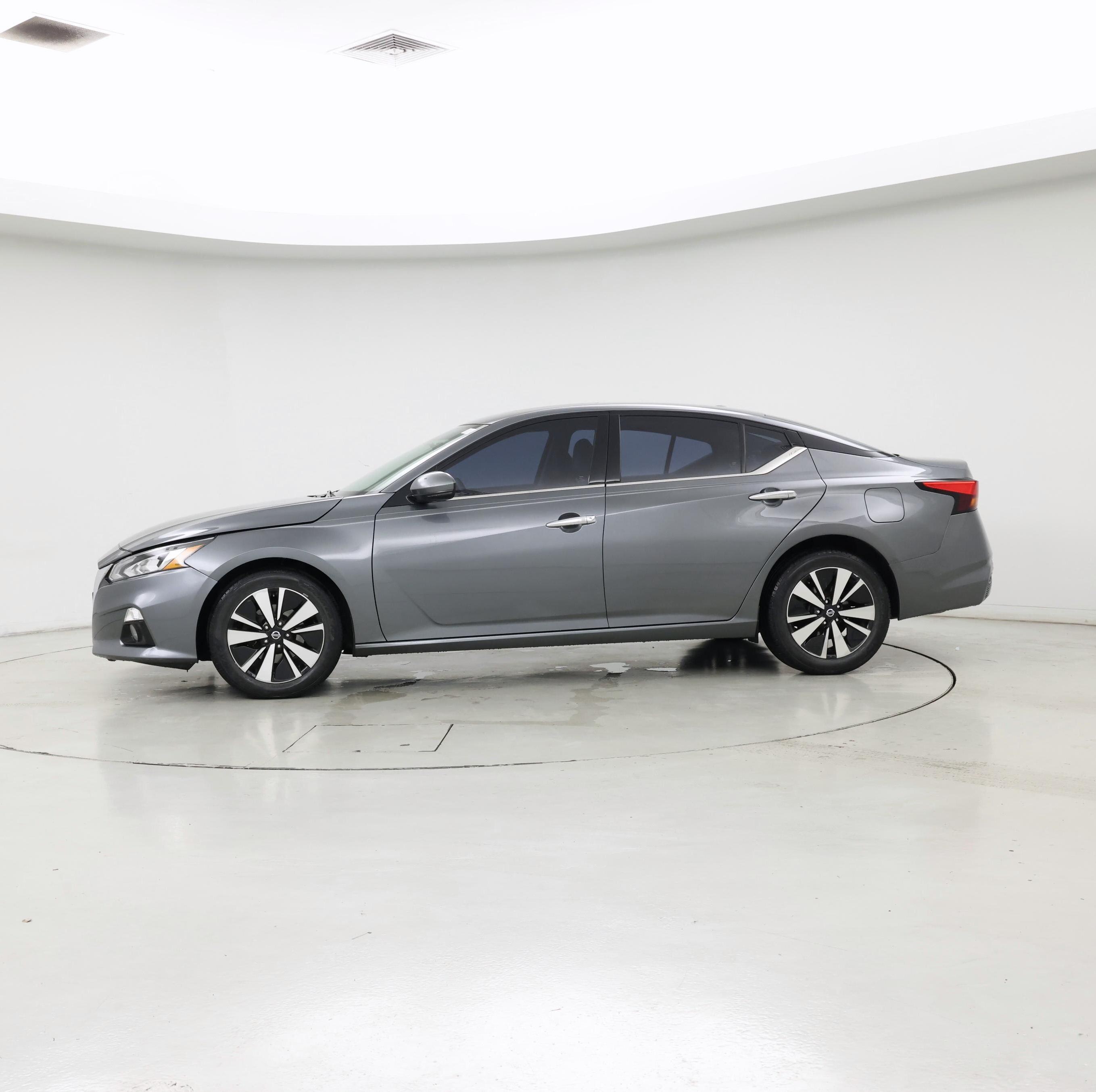 Thumbnail: 2020 Nissan Altima - 3