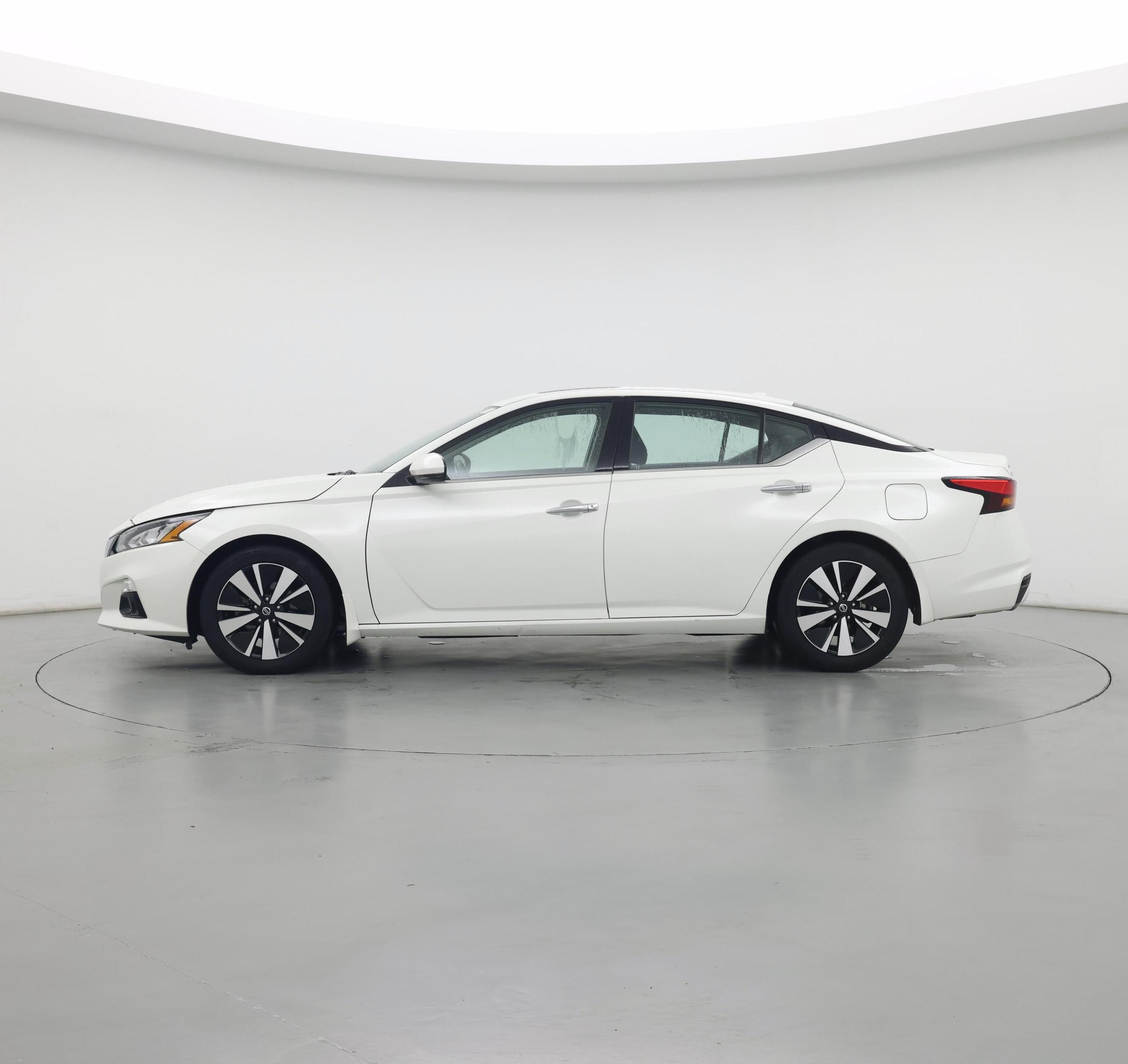 Thumbnail: 2022 Nissan Altima - 3