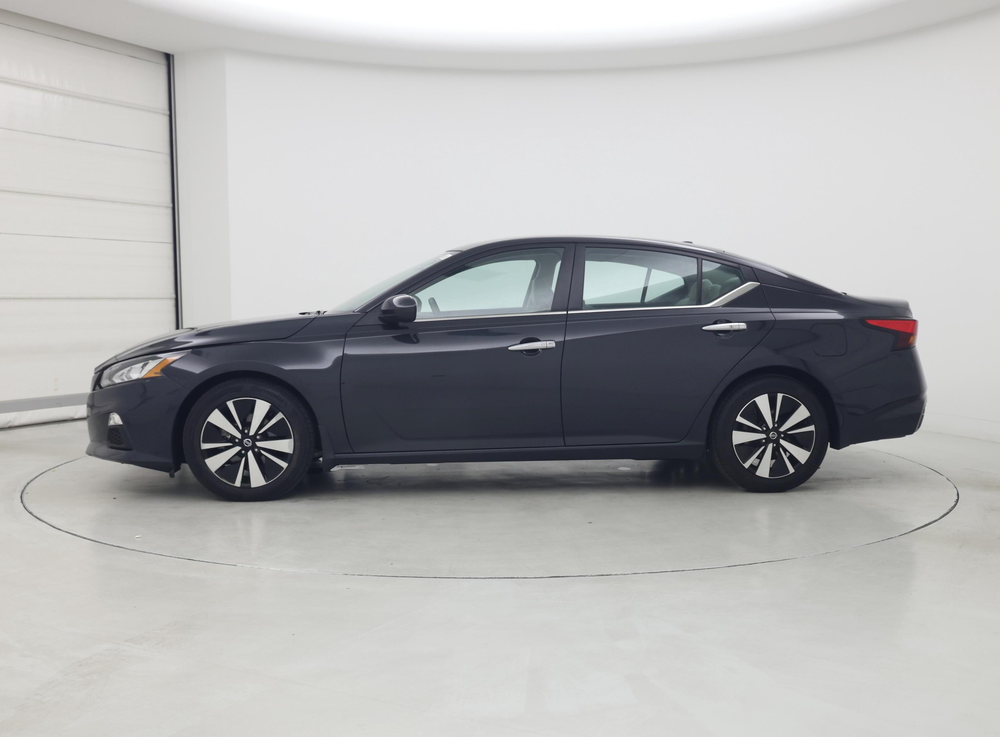 Thumbnail: 2022 Nissan Altima - 3