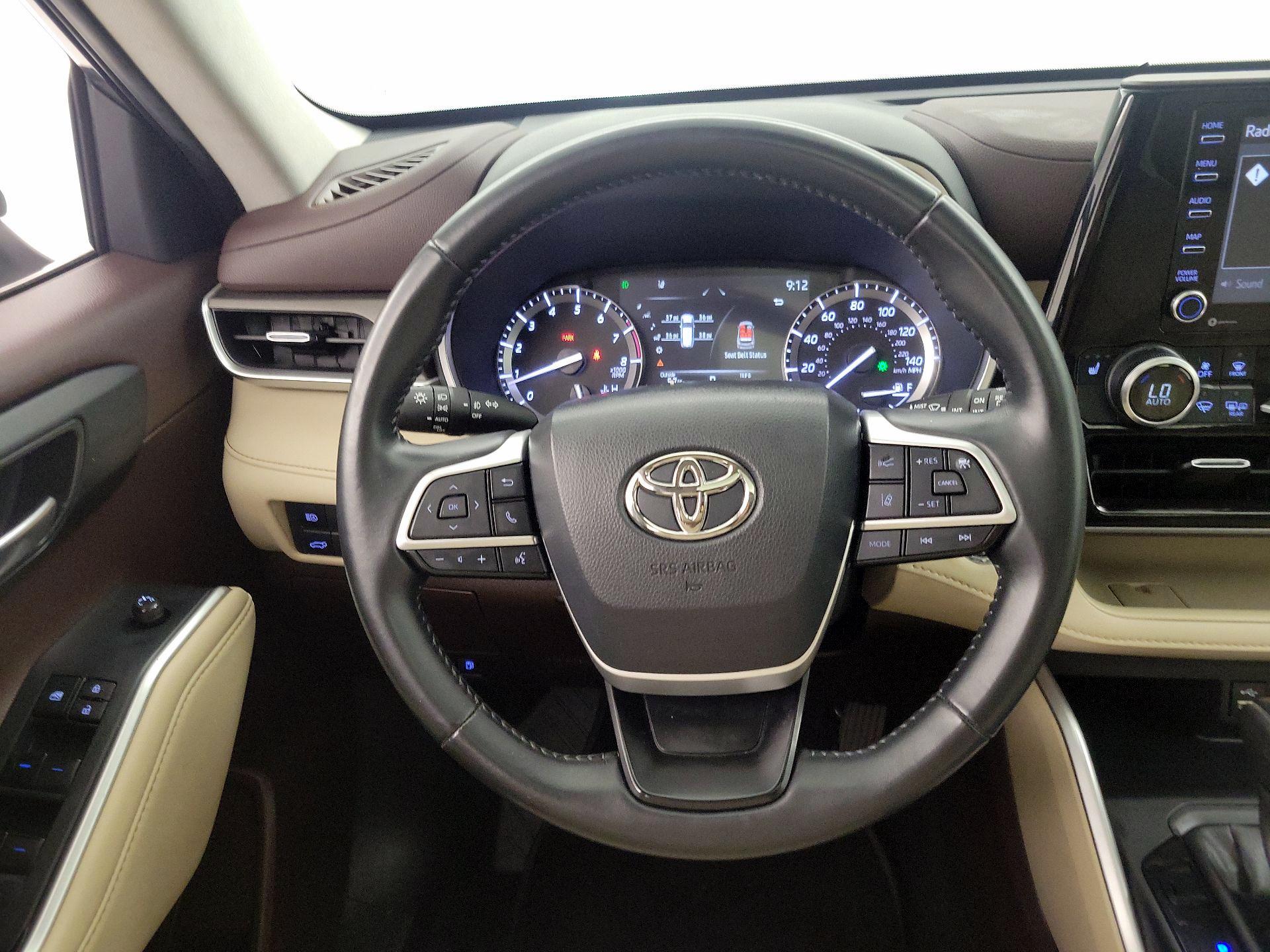 Thumbnail: 2022 Toyota Highlander - 10
