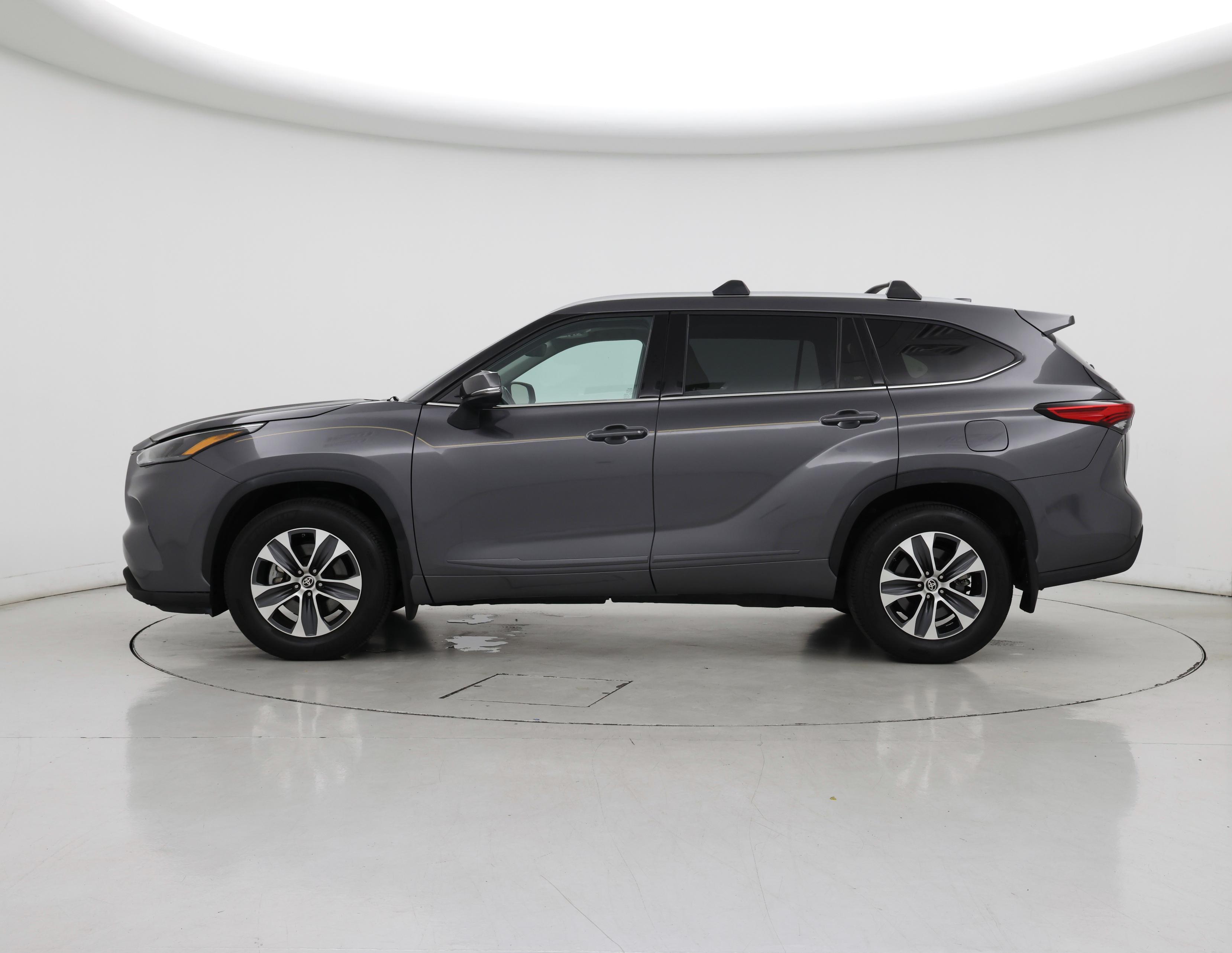 Thumbnail: 2022 Toyota Highlander - 3