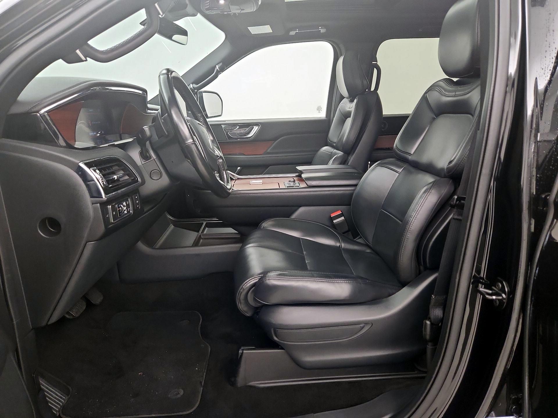 Thumbnail: 2022 Lincoln Navigator - 11