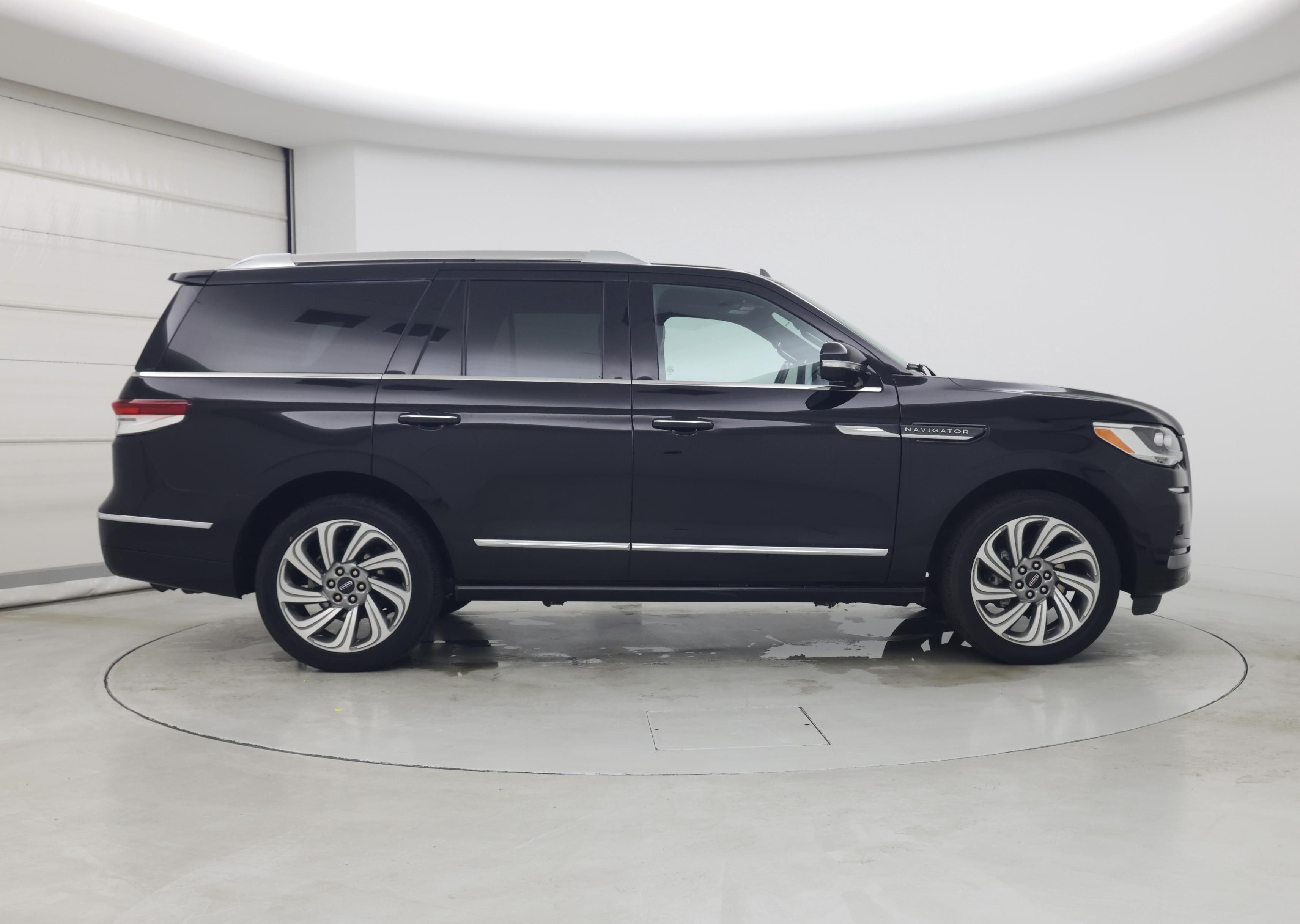 Thumbnail: 2022 Lincoln Navigator - 7