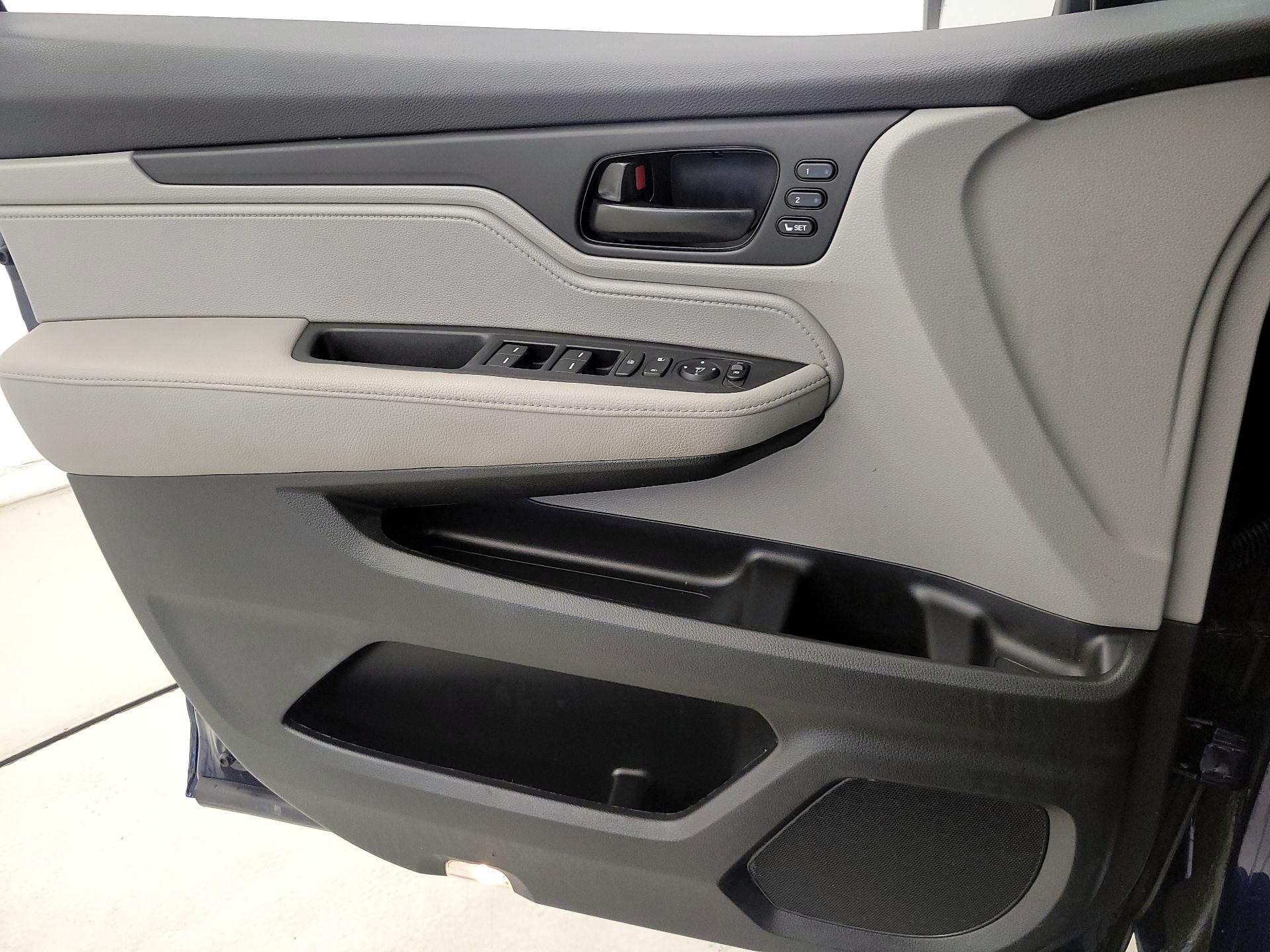 Thumbnail: 2022 Honda Odyssey - 12
