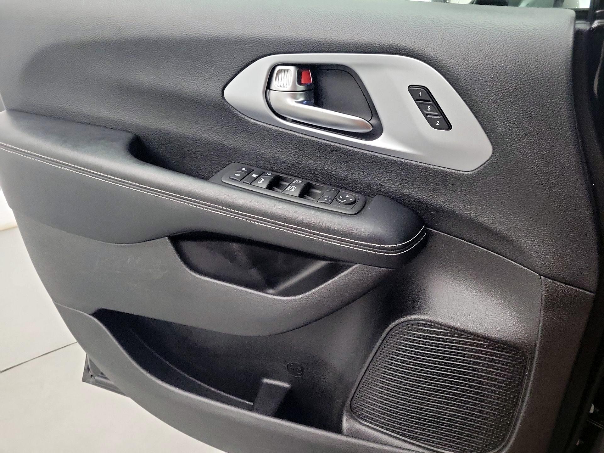 Thumbnail: 2021 Chrysler Pacifica - 12