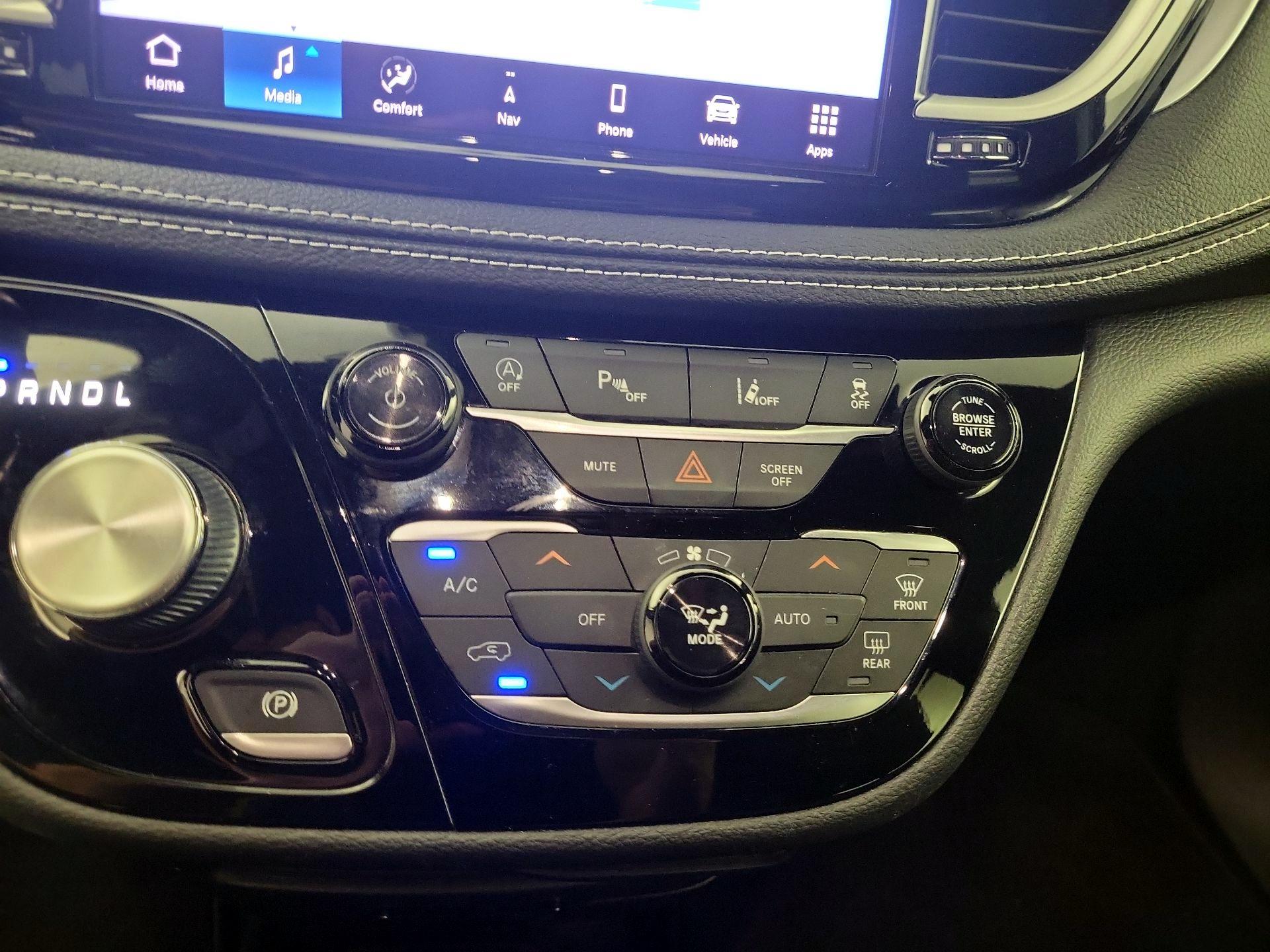 Thumbnail: 2021 Chrysler Pacifica - 17