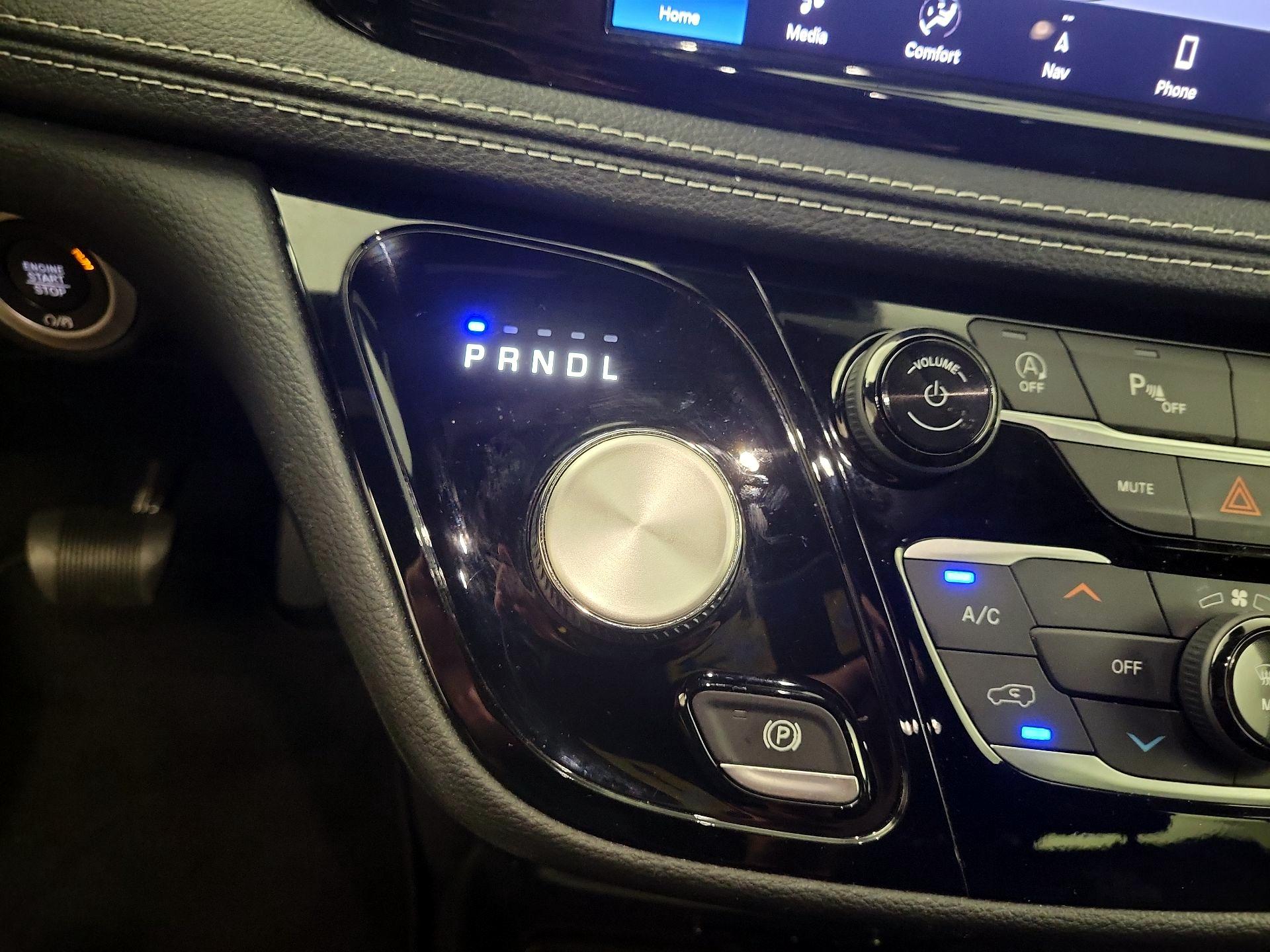 Thumbnail: 2021 Chrysler Pacifica - 18