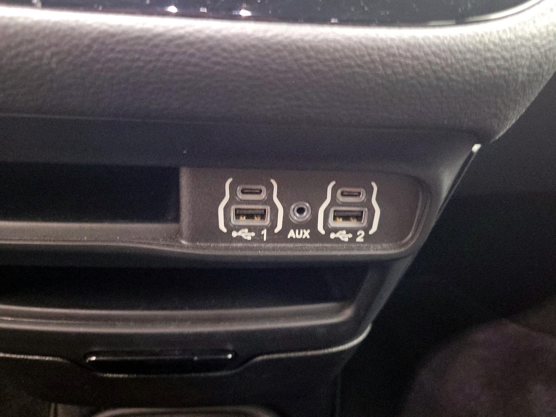 Thumbnail: 2021 Chrysler Pacifica - 19