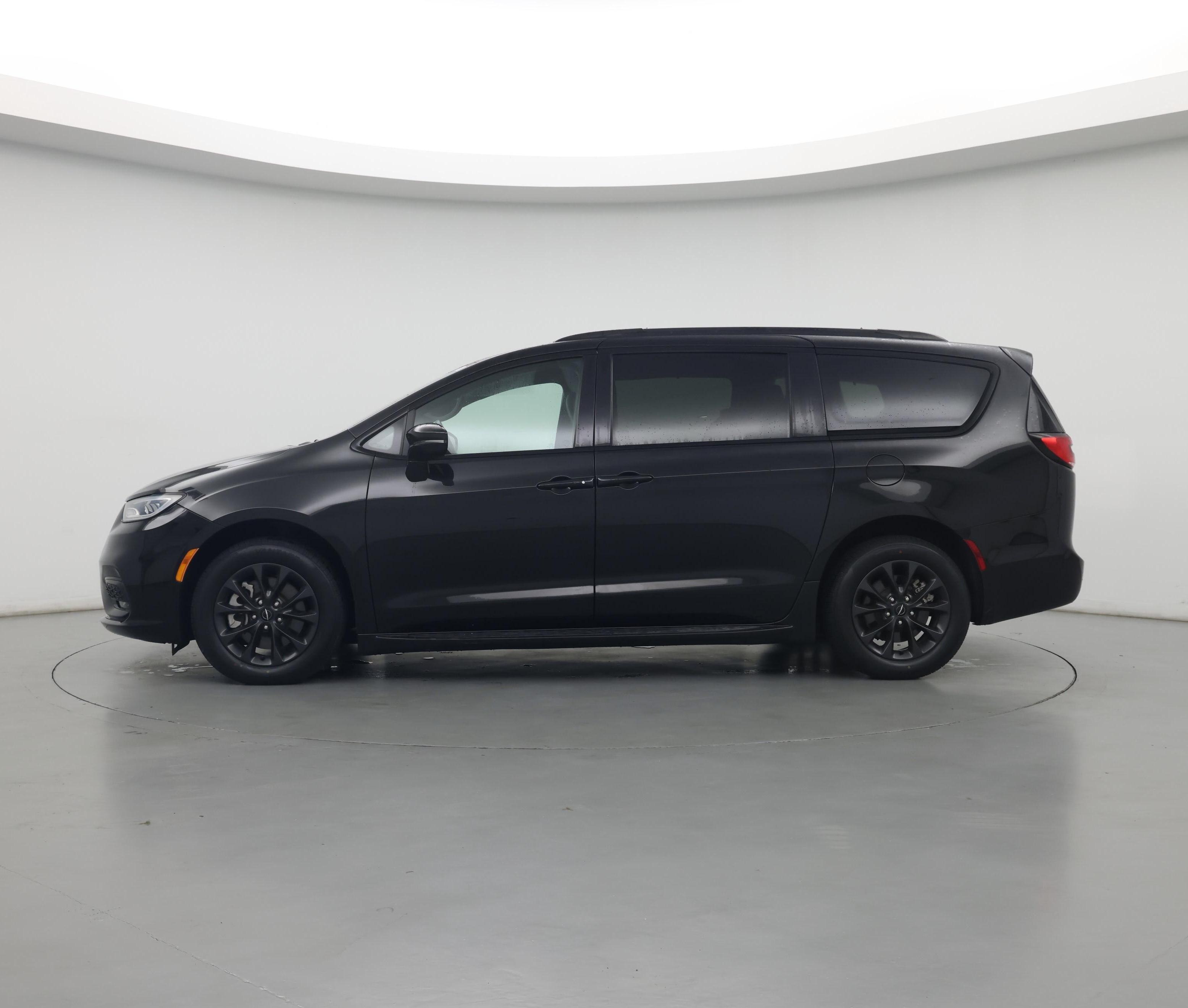Thumbnail: 2021 Chrysler Pacifica - 3
